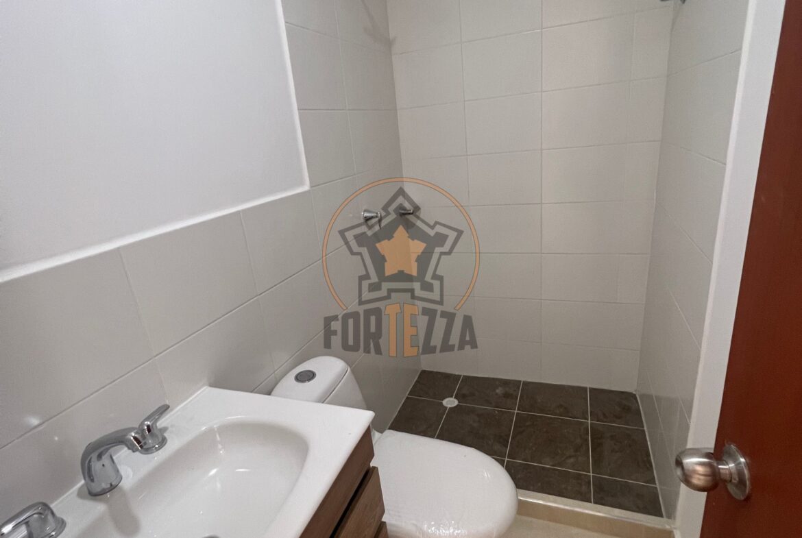 Venta o arriendo casa en urbanización Niza 12om2