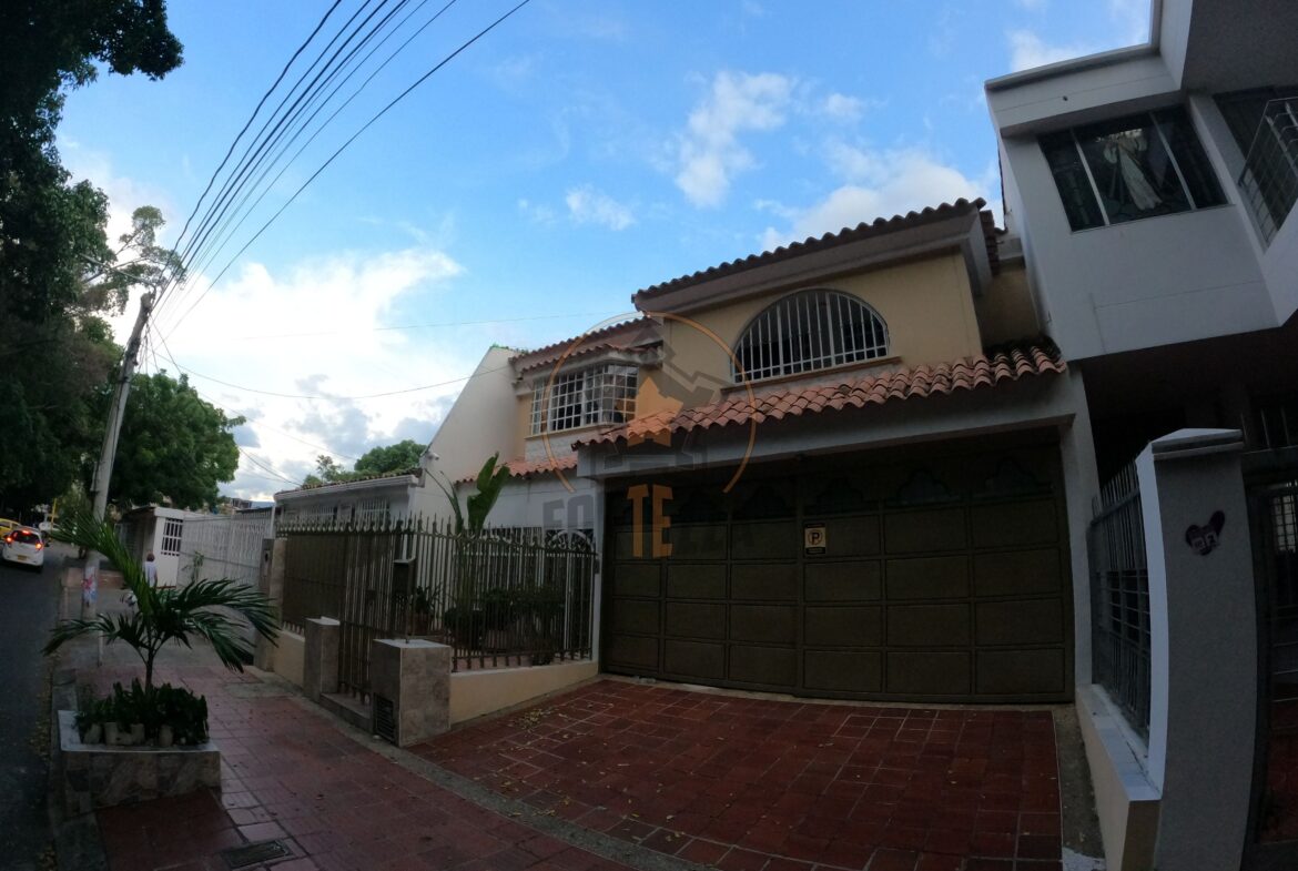 HERMOSA CASA EN VENTA-FAROLES $850MM