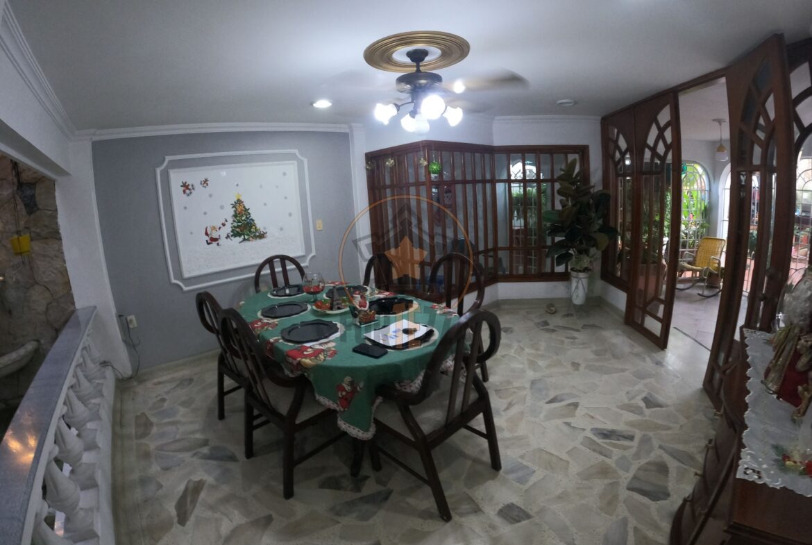 HERMOSA CASA EN VENTA-FAROLES $850MM