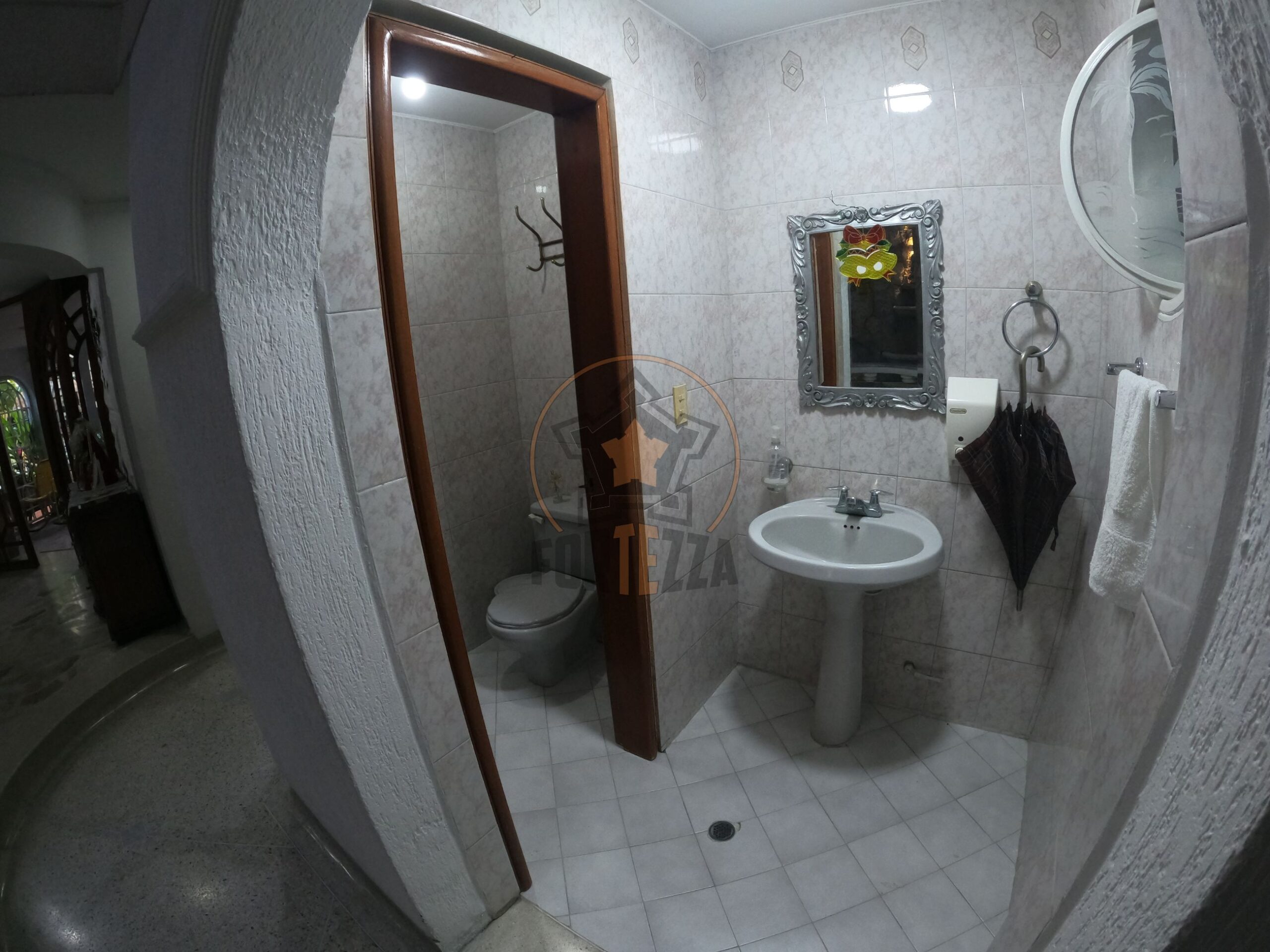 HERMOSA CASA EN VENTA-FAROLES $850MM