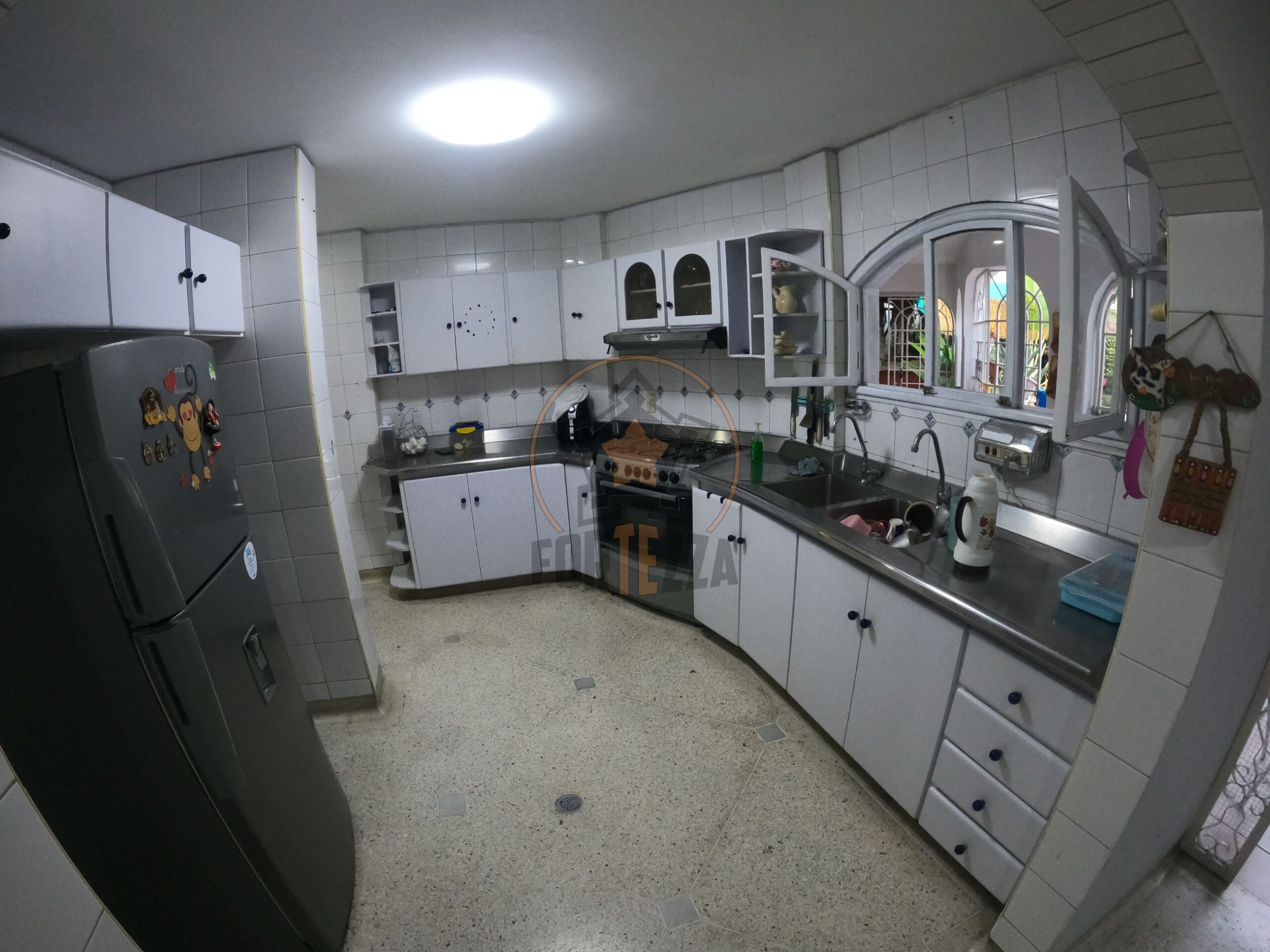HERMOSA CASA EN VENTA-FAROLES $850MM