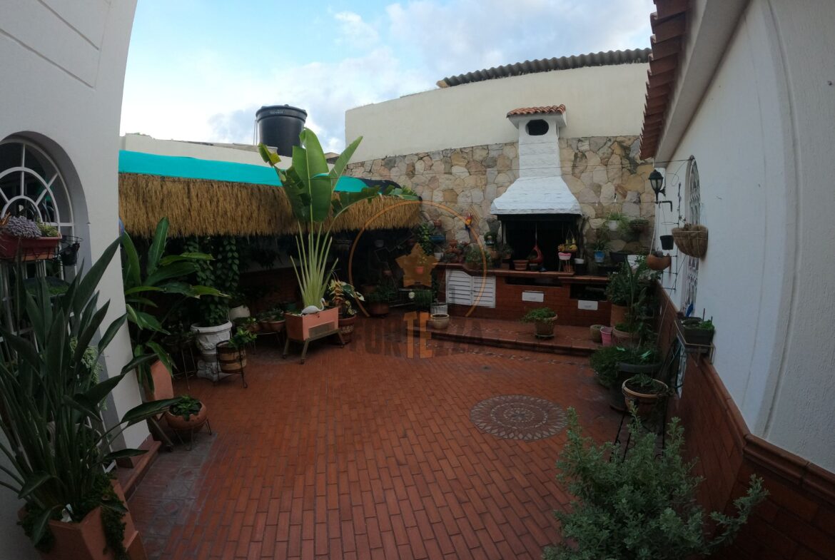 HERMOSA CASA EN VENTA-FAROLES $850MM