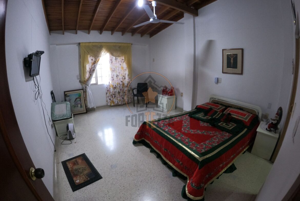 HERMOSA CASA EN VENTA-FAROLES $850MM