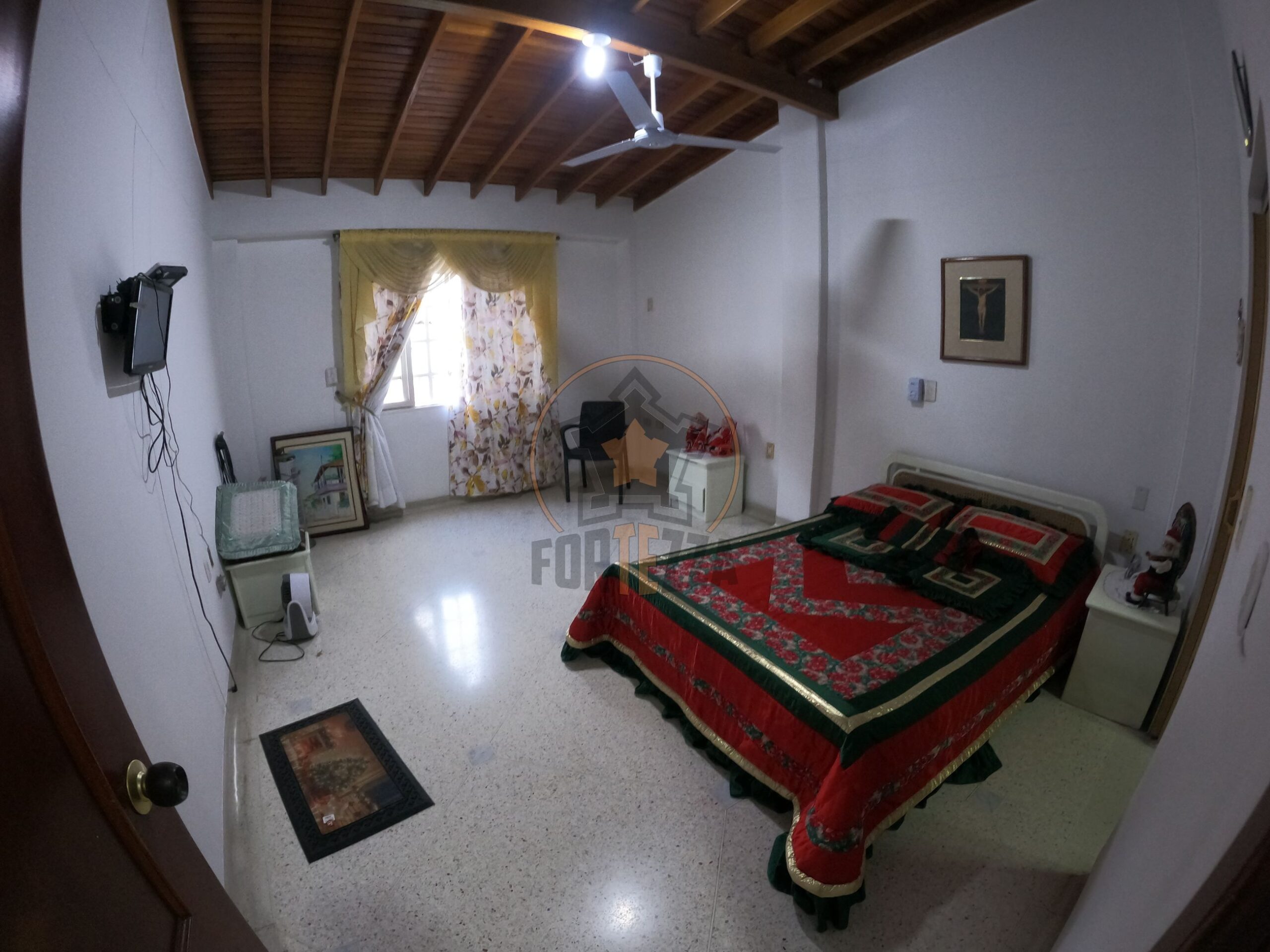 HERMOSA CASA EN VENTA-FAROLES $850MM