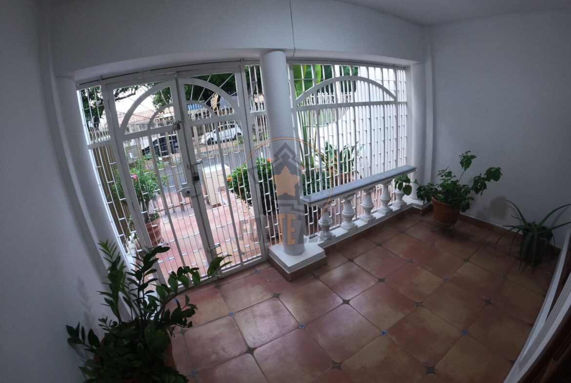 HERMOSA CASA EN VENTA-FAROLES $850MM