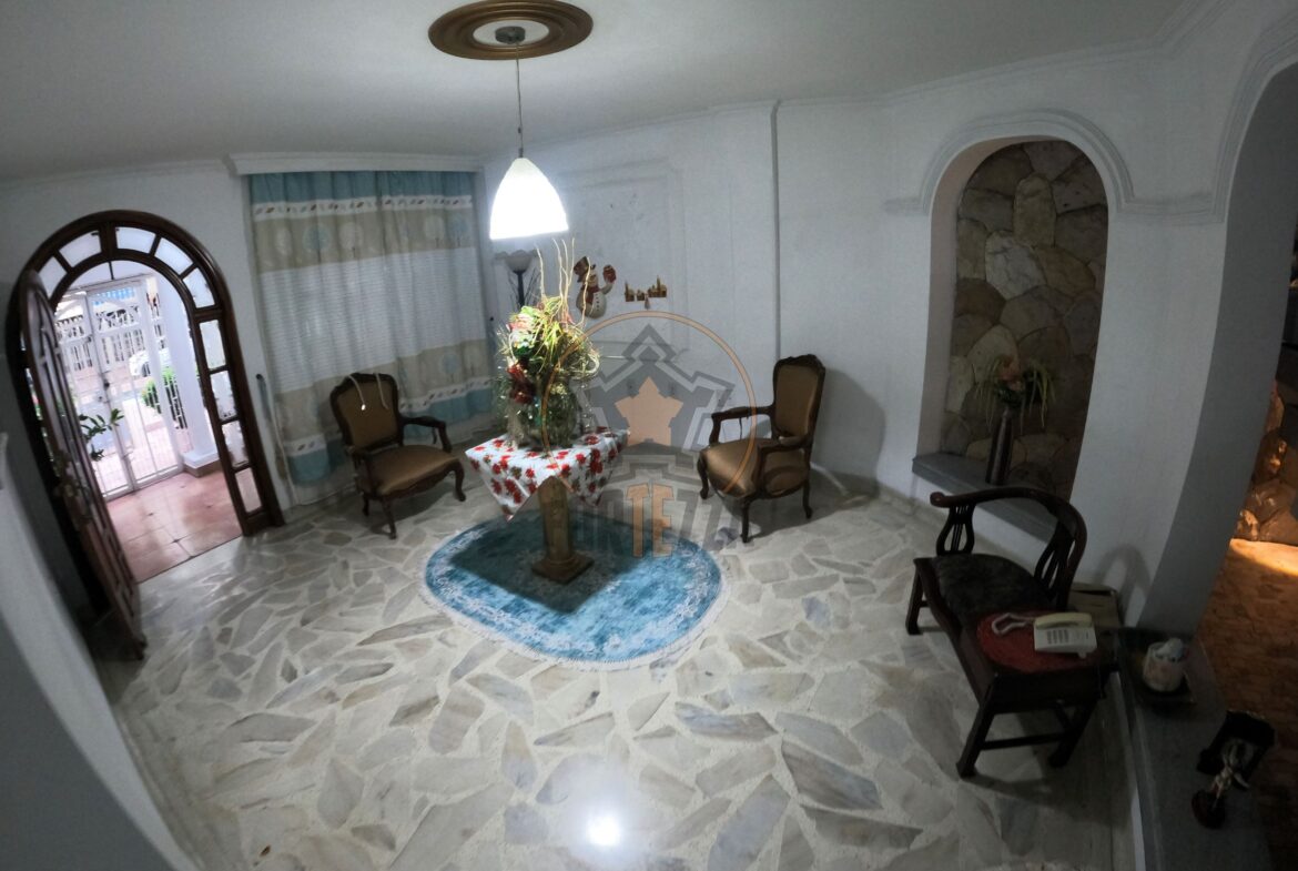 HERMOSA CASA EN VENTA-FAROLES $850MM