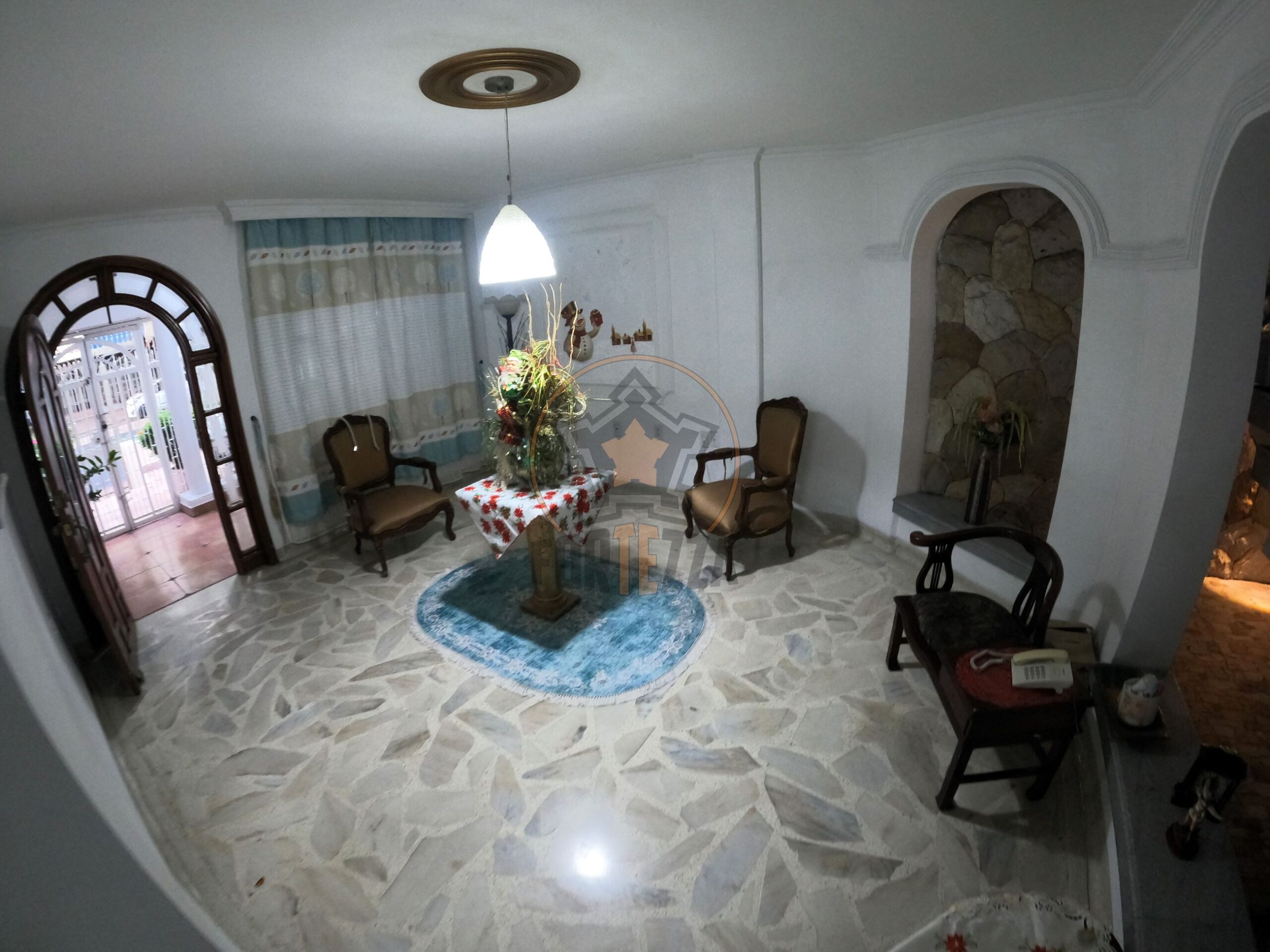HERMOSA CASA EN VENTA-FAROLES $850MM