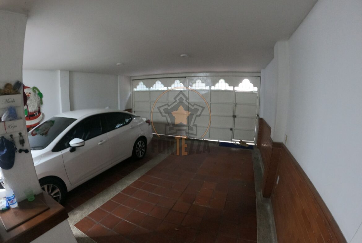 HERMOSA CASA EN VENTA-FAROLES $850MM