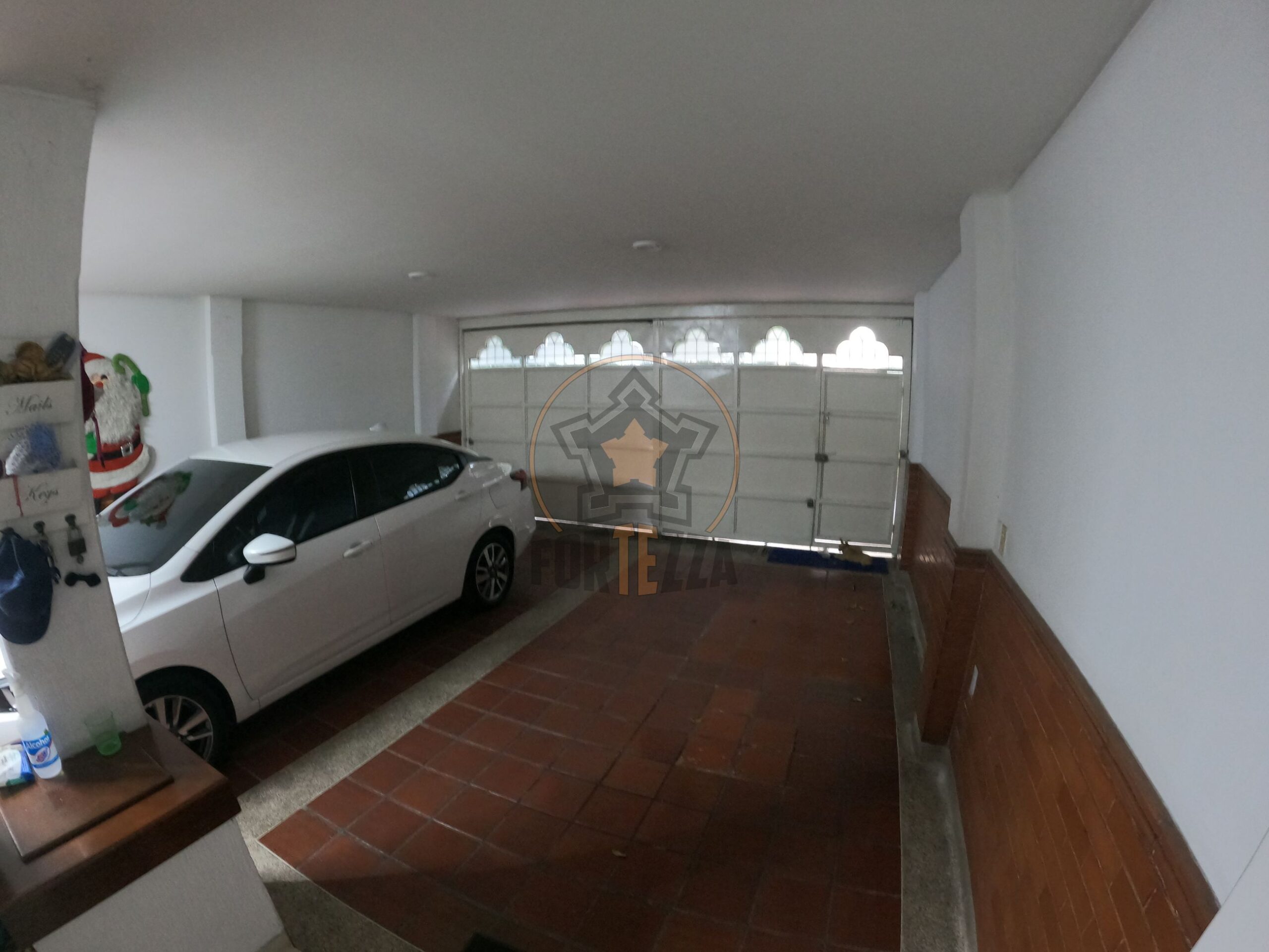 HERMOSA CASA EN VENTA-FAROLES $850MM
