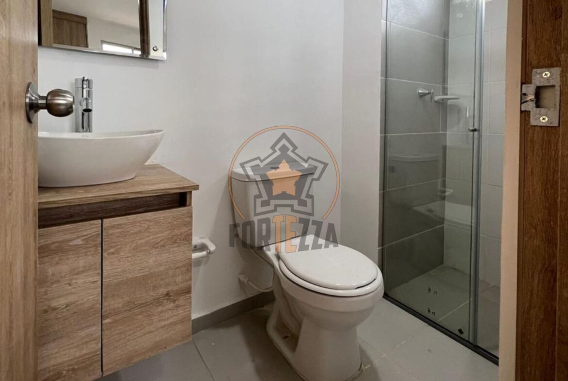 APTO EN ARRIENDO, ECONOMICO CON FULL ACABADOS.