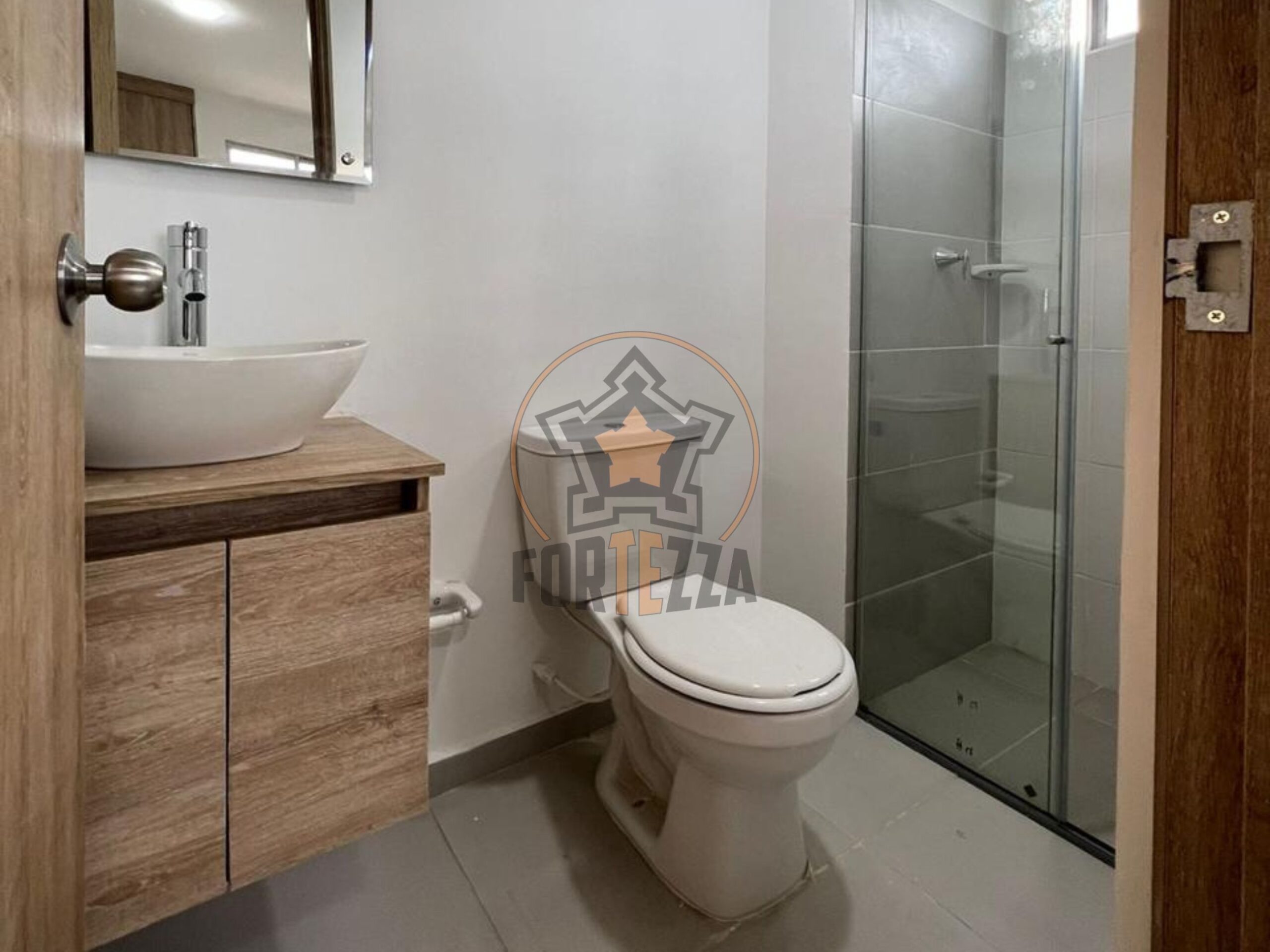 APTO EN ARRIENDO, ECONOMICO CON FULL ACABADOS.