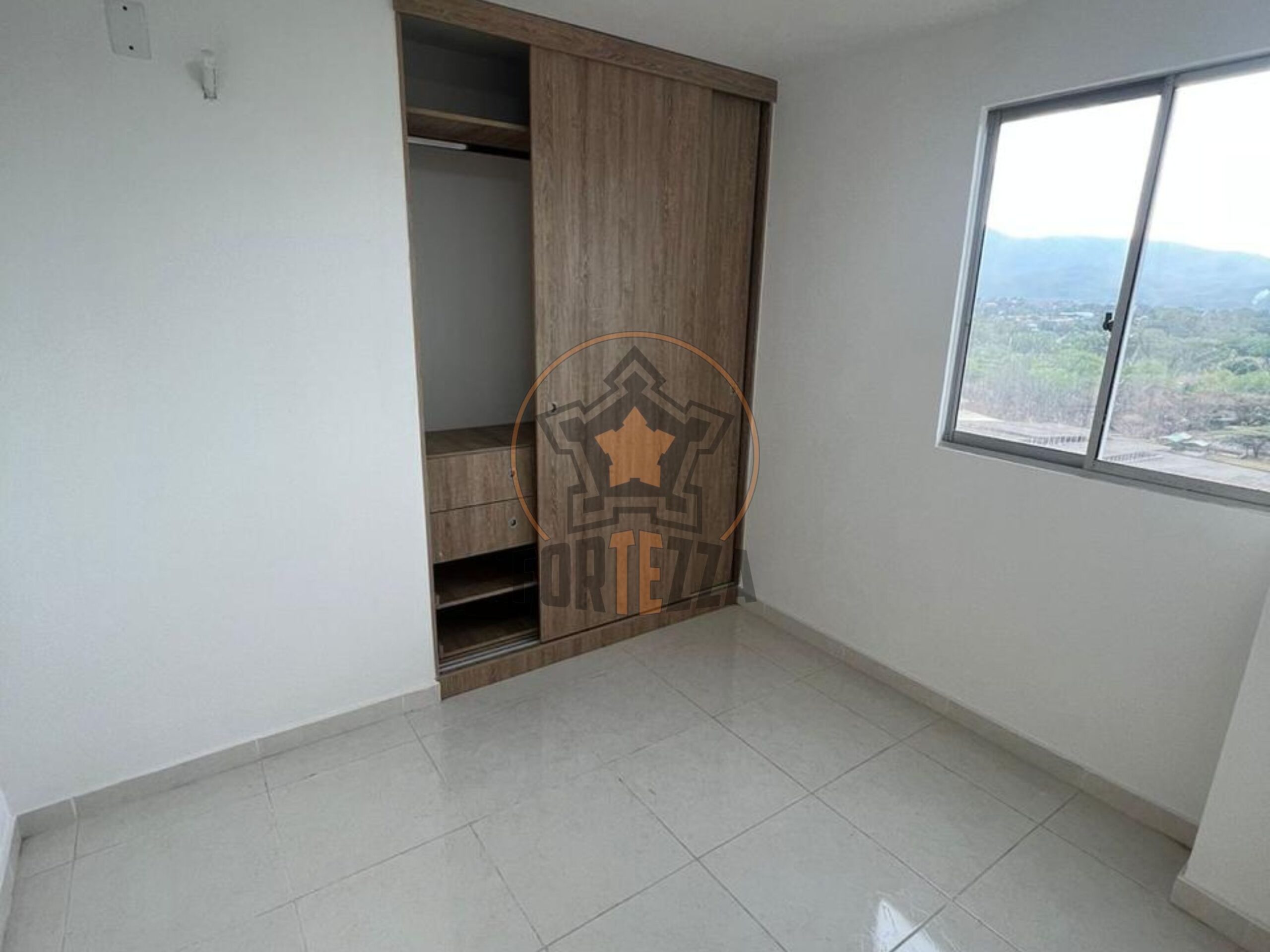 APTO EN ARRIENDO, ECONOMICO CON FULL ACABADOS.