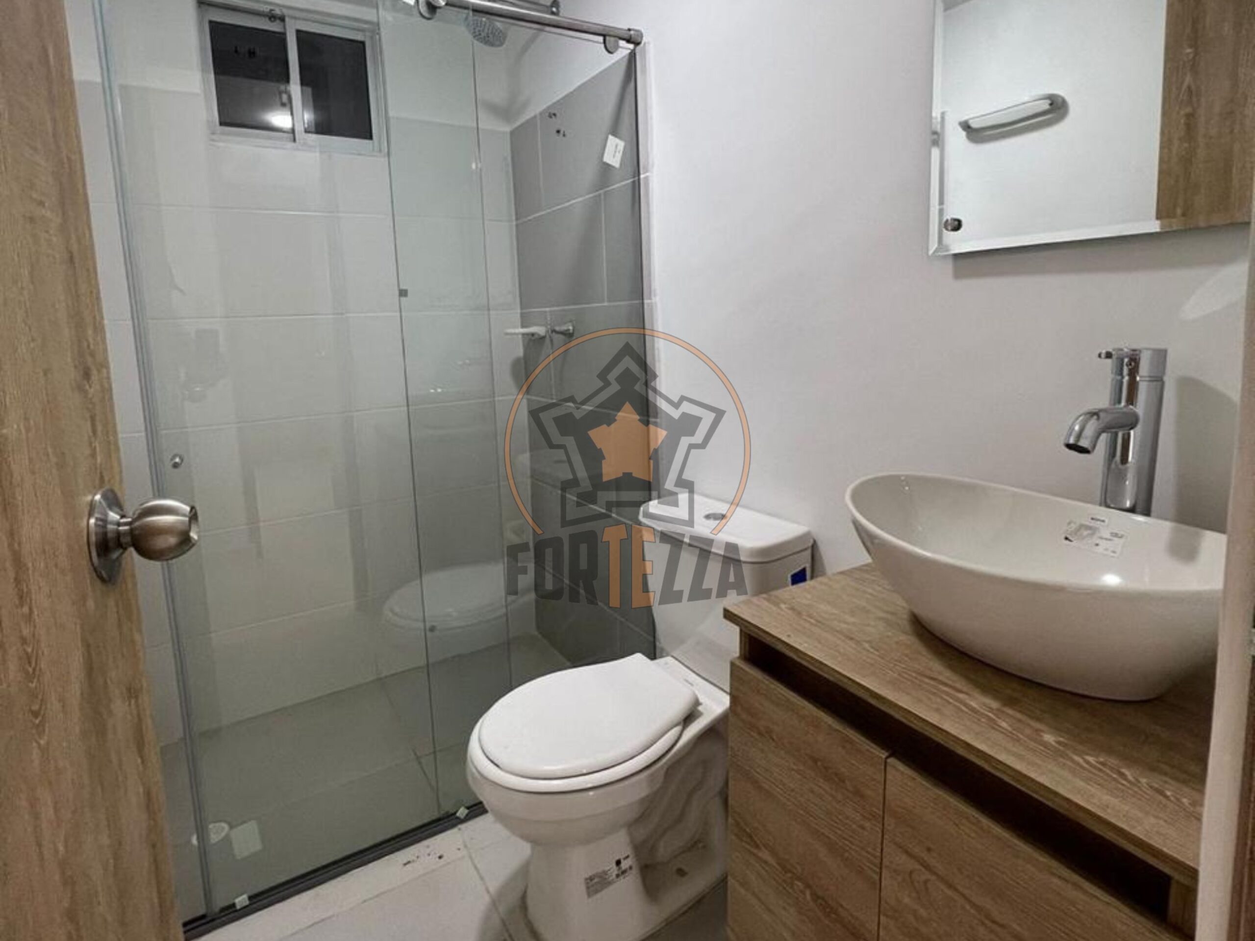 APTO EN ARRIENDO, ECONOMICO CON FULL ACABADOS.
