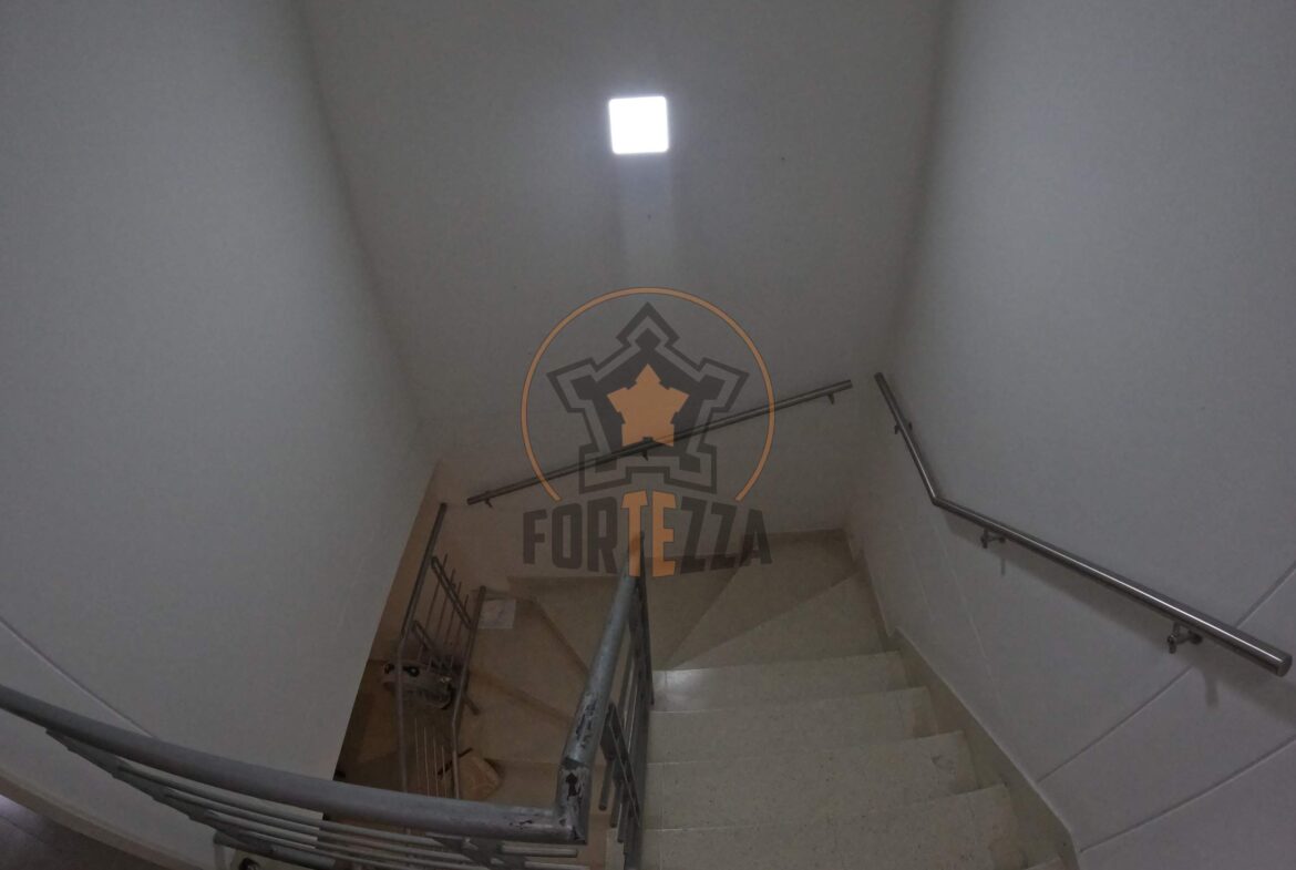Casa de 2 pisos en arriendo en parques central, cerca a la Av. Libertadores.