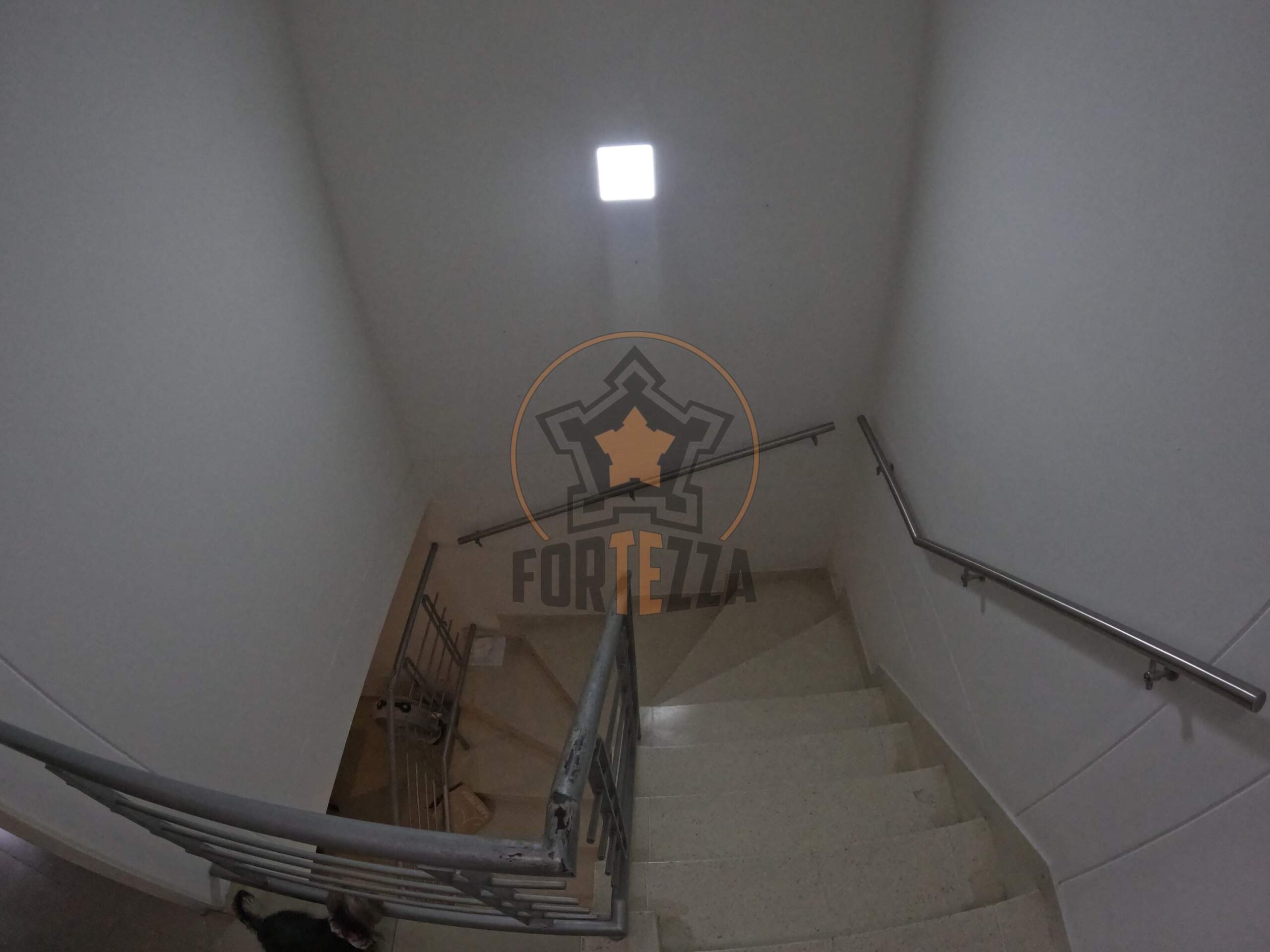 Casa de 2 pisos en arriendo en parques central, cerca a la Av. Libertadores.
