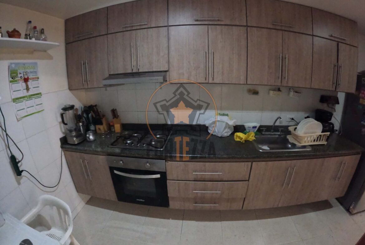 Casa de 2 pisos en arriendo en parques central, cerca a la Av. Libertadores.