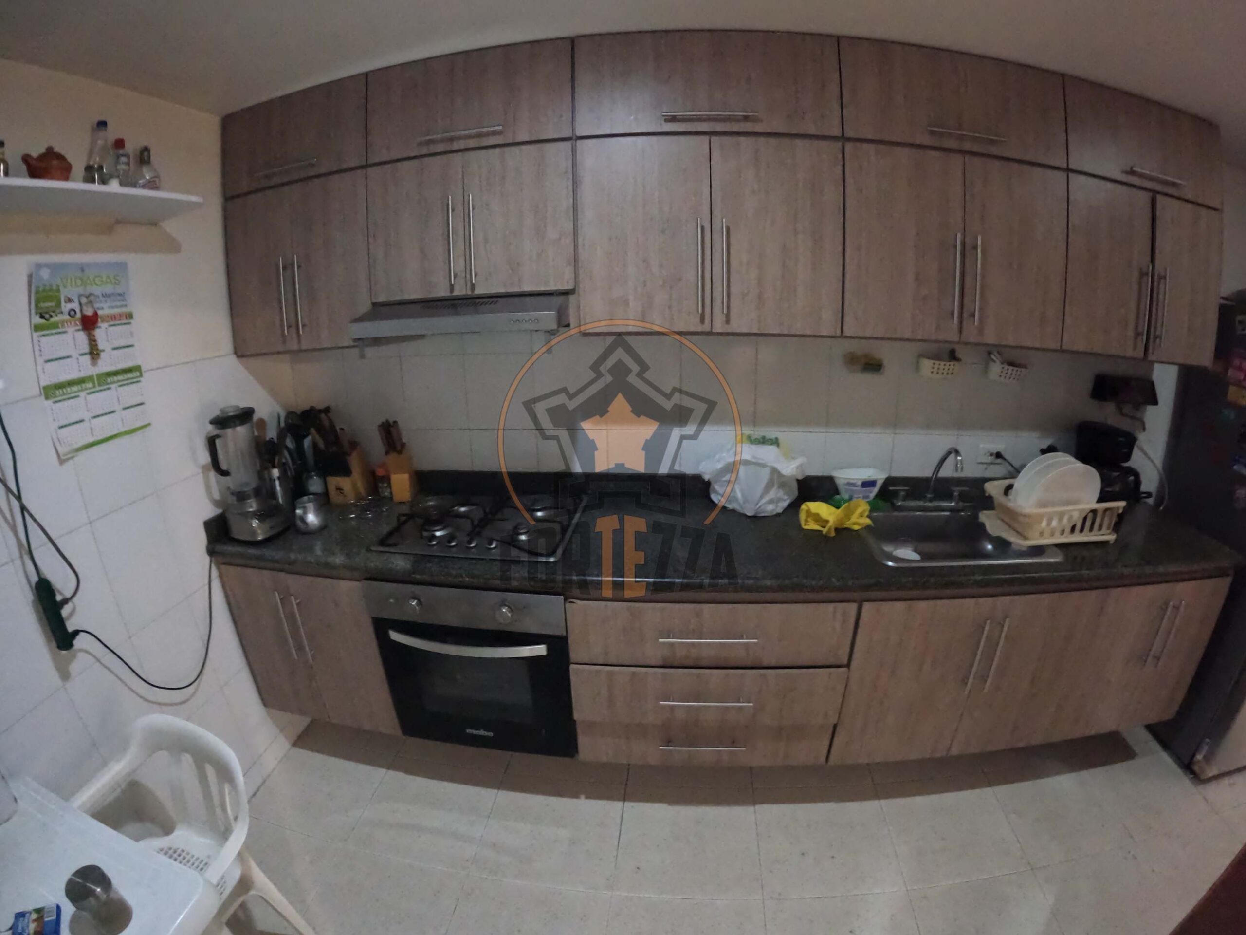 Casa de 2 pisos en arriendo en parques central, cerca a la Av. Libertadores.