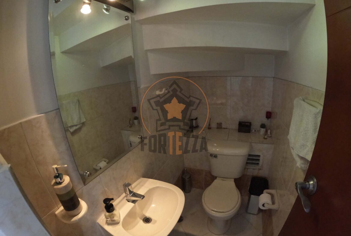 Casa de 2 pisos en arriendo en parques central, cerca a la Av. Libertadores.
