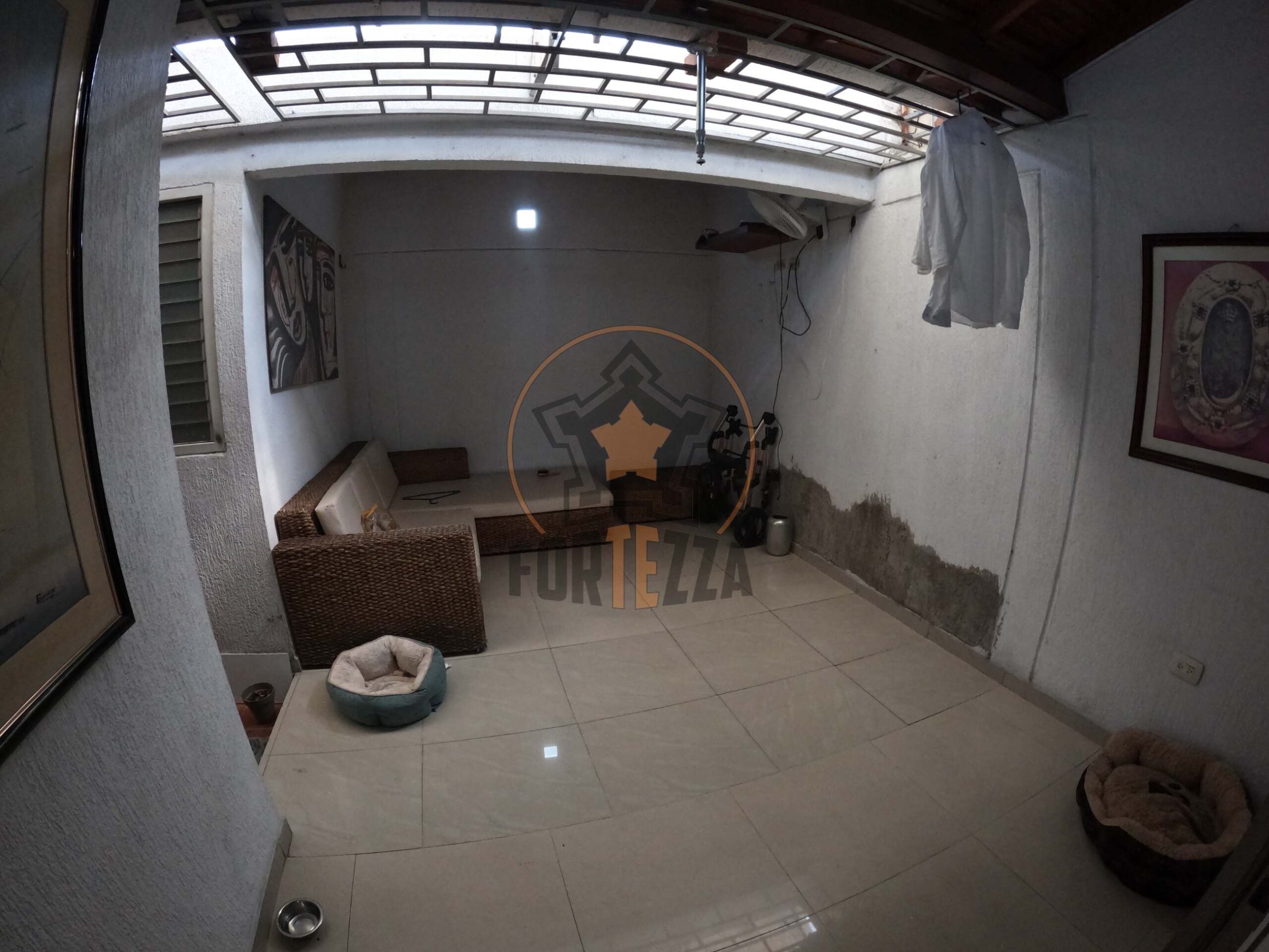 Casa de 2 pisos en arriendo en parques central, cerca a la Av. Libertadores.