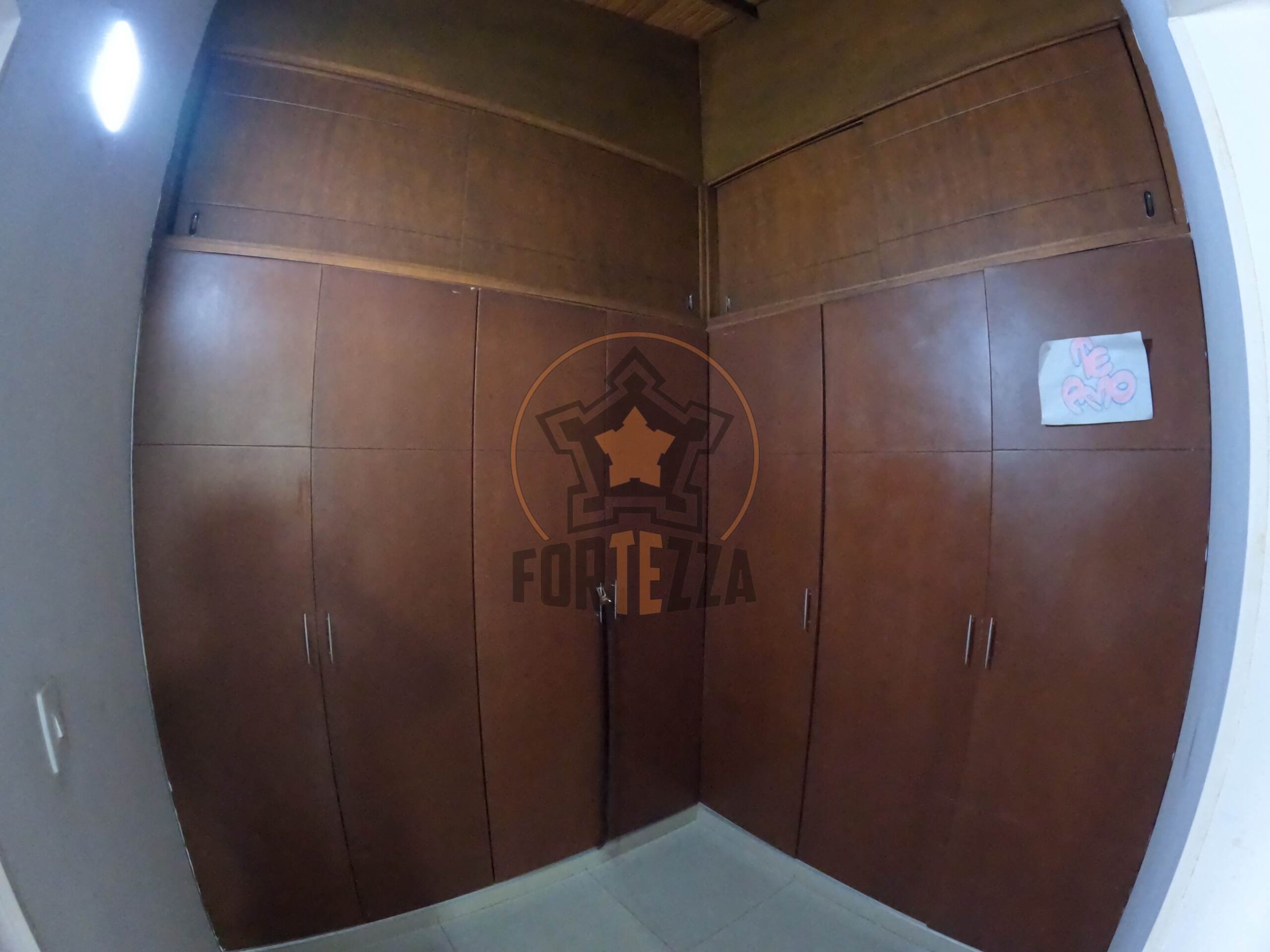 Casa de 2 pisos en arriendo en parques central, cerca a la Av. Libertadores.