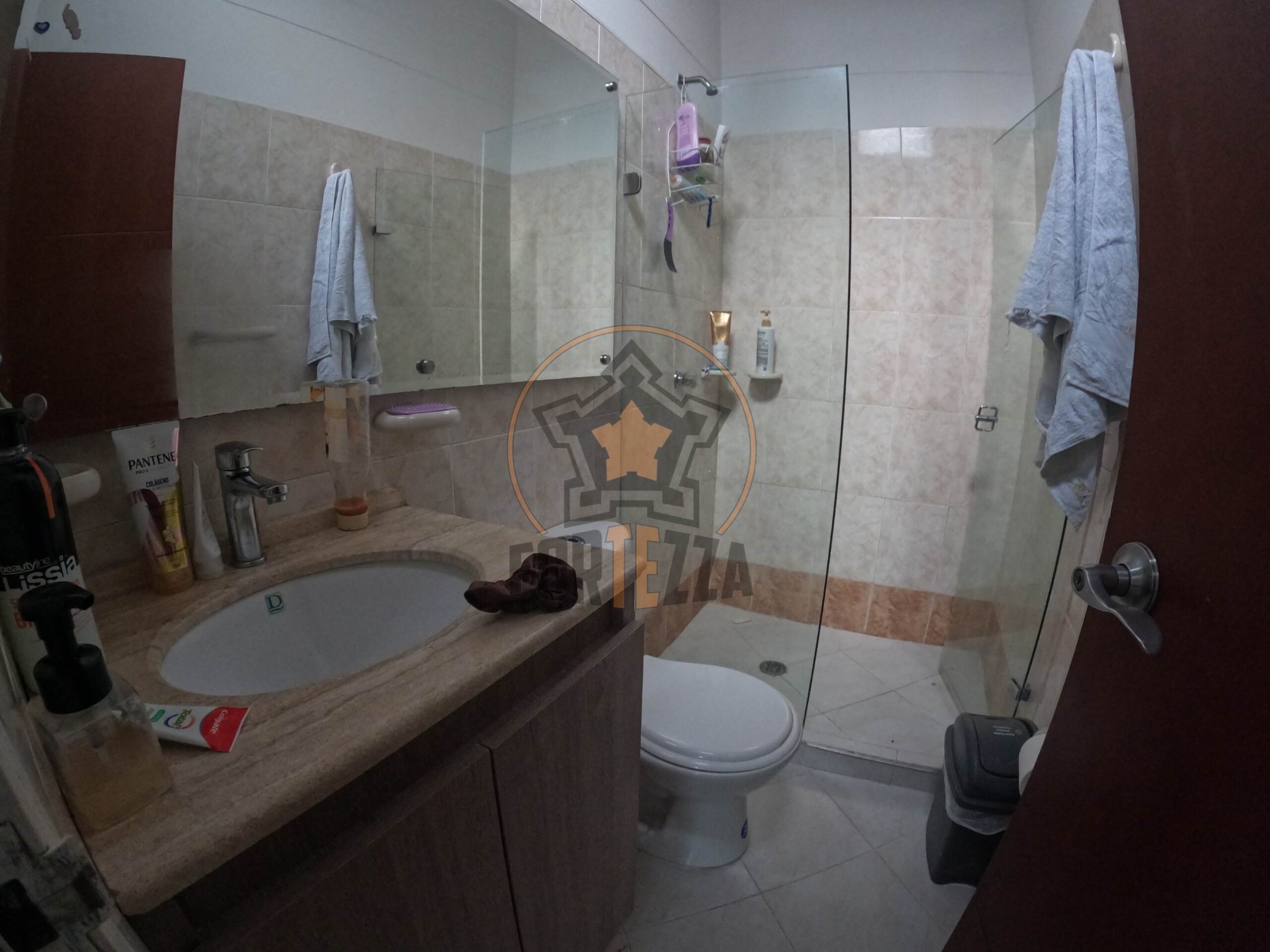 Casa de 2 pisos en arriendo en parques central, cerca a la Av. Libertadores.