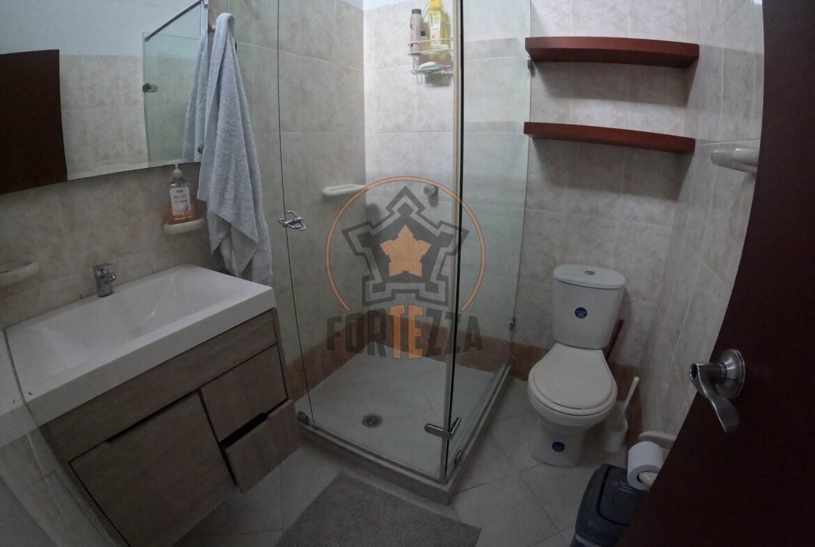 Casa de 2 pisos en arriendo en parques central, cerca a la Av. Libertadores.