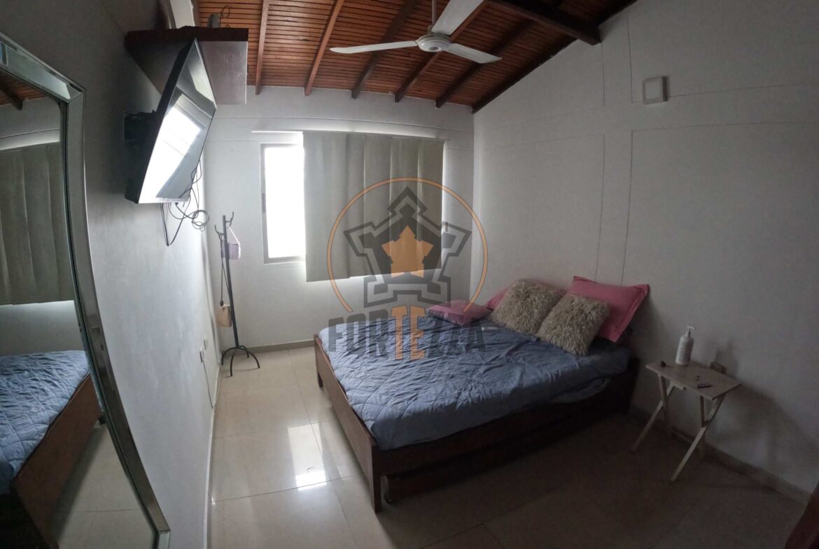 Casa de 2 pisos en arriendo en parques central, cerca a la Av. Libertadores.