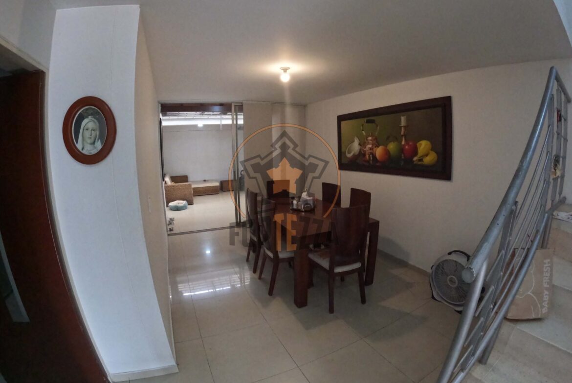 Casa de 2 pisos en arriendo en parques central, cerca a la Av. Libertadores.