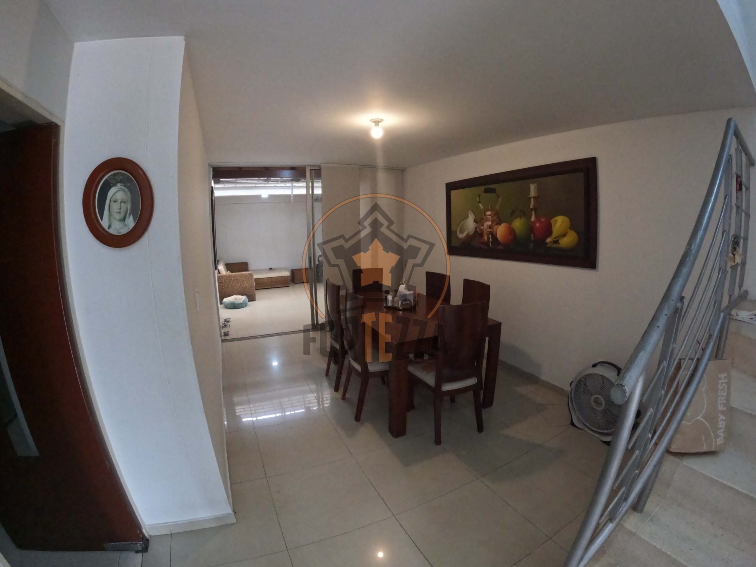 Casa de 2 pisos en arriendo en parques central, cerca a la Av. Libertadores.