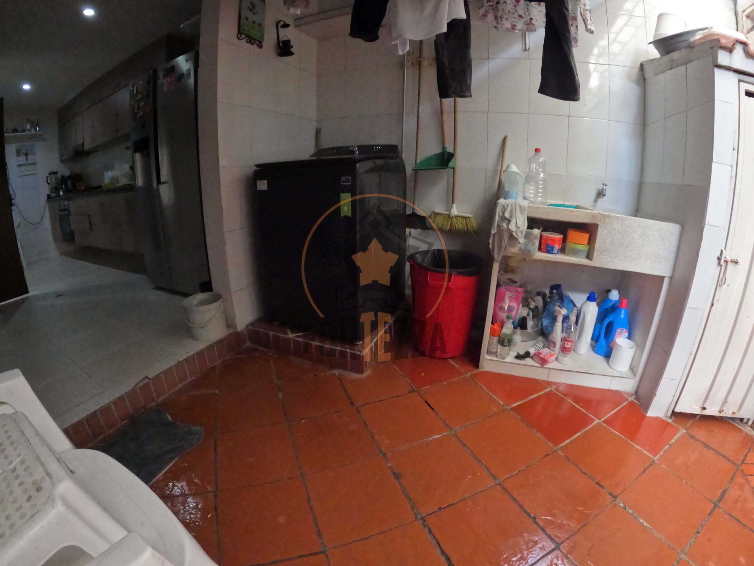 Casa de 2 pisos en arriendo en parques central, cerca a la Av. Libertadores.