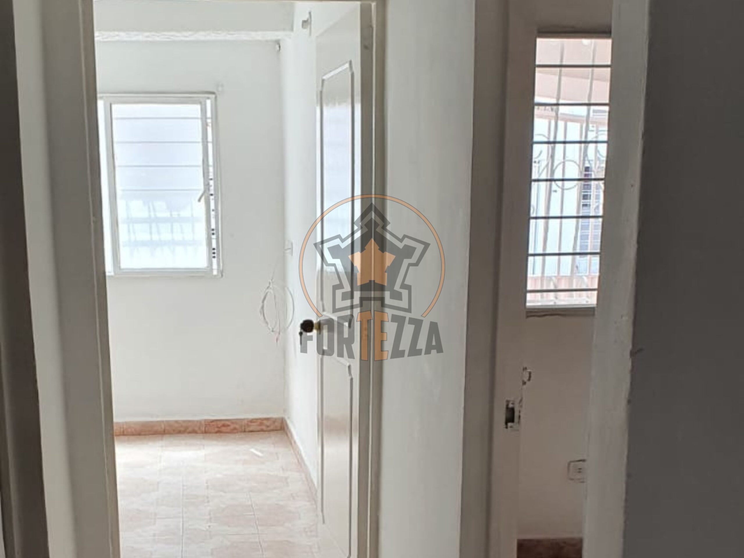 Amplia casa en venta, Gratamira-Av. los libertadores.