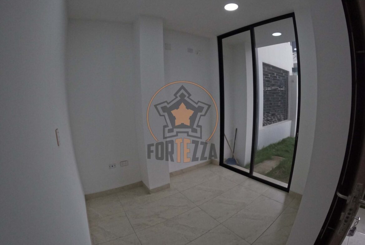 Casa en venta, Urb. Niza, remodelada de 167 m².