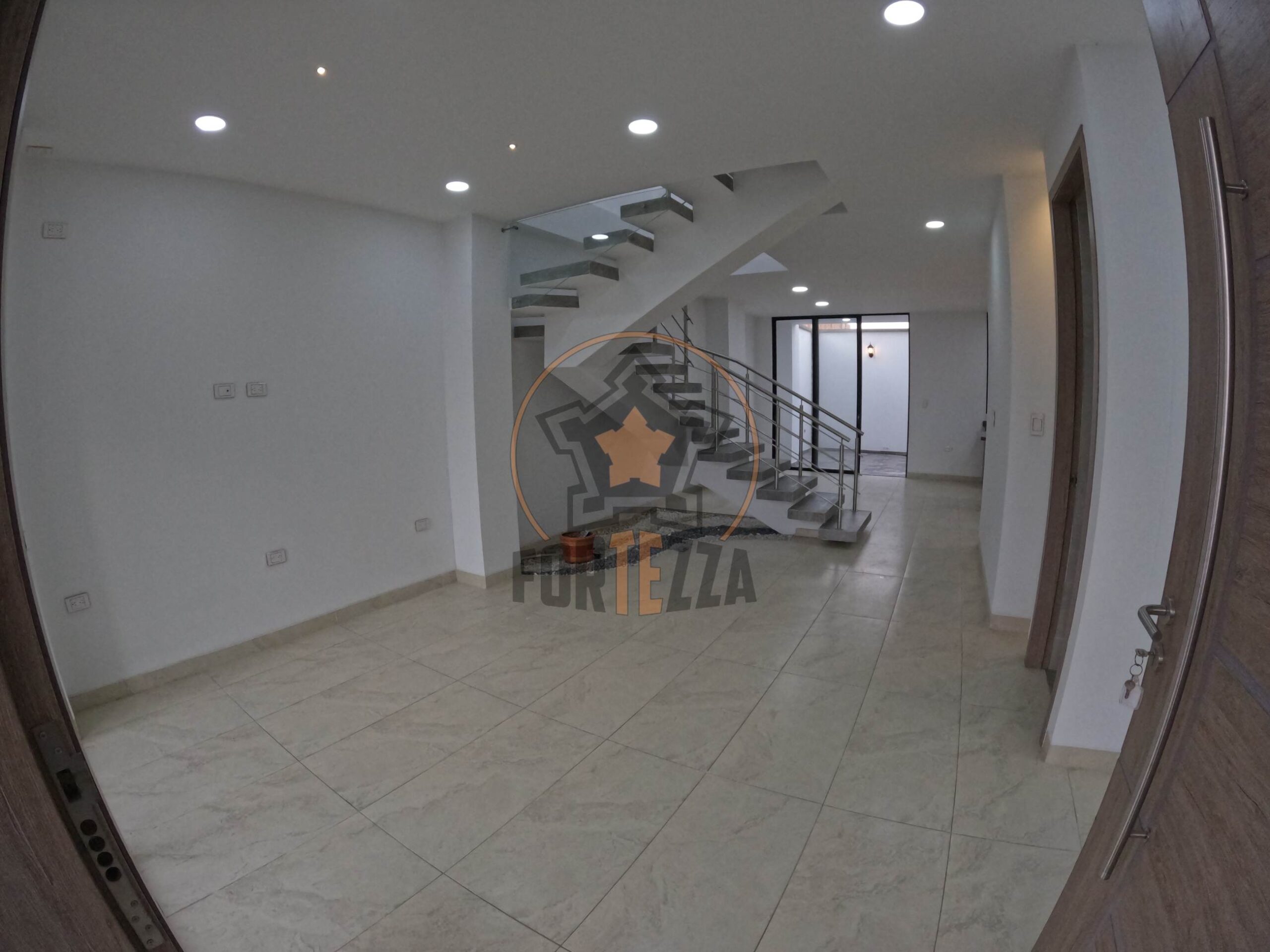 Casa en venta, Urb. Niza, remodelada de 167 m².