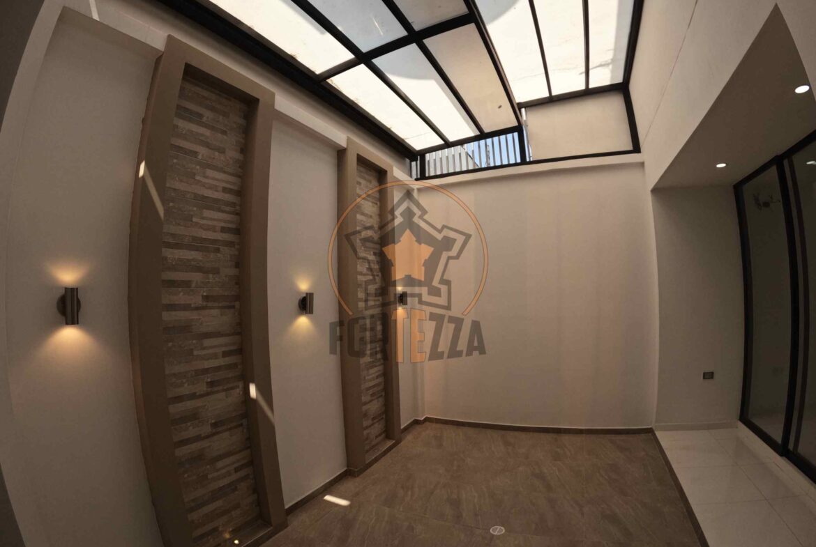 Espectacular casa en arriendo con acabados de lujo por la Av. Libertadores.