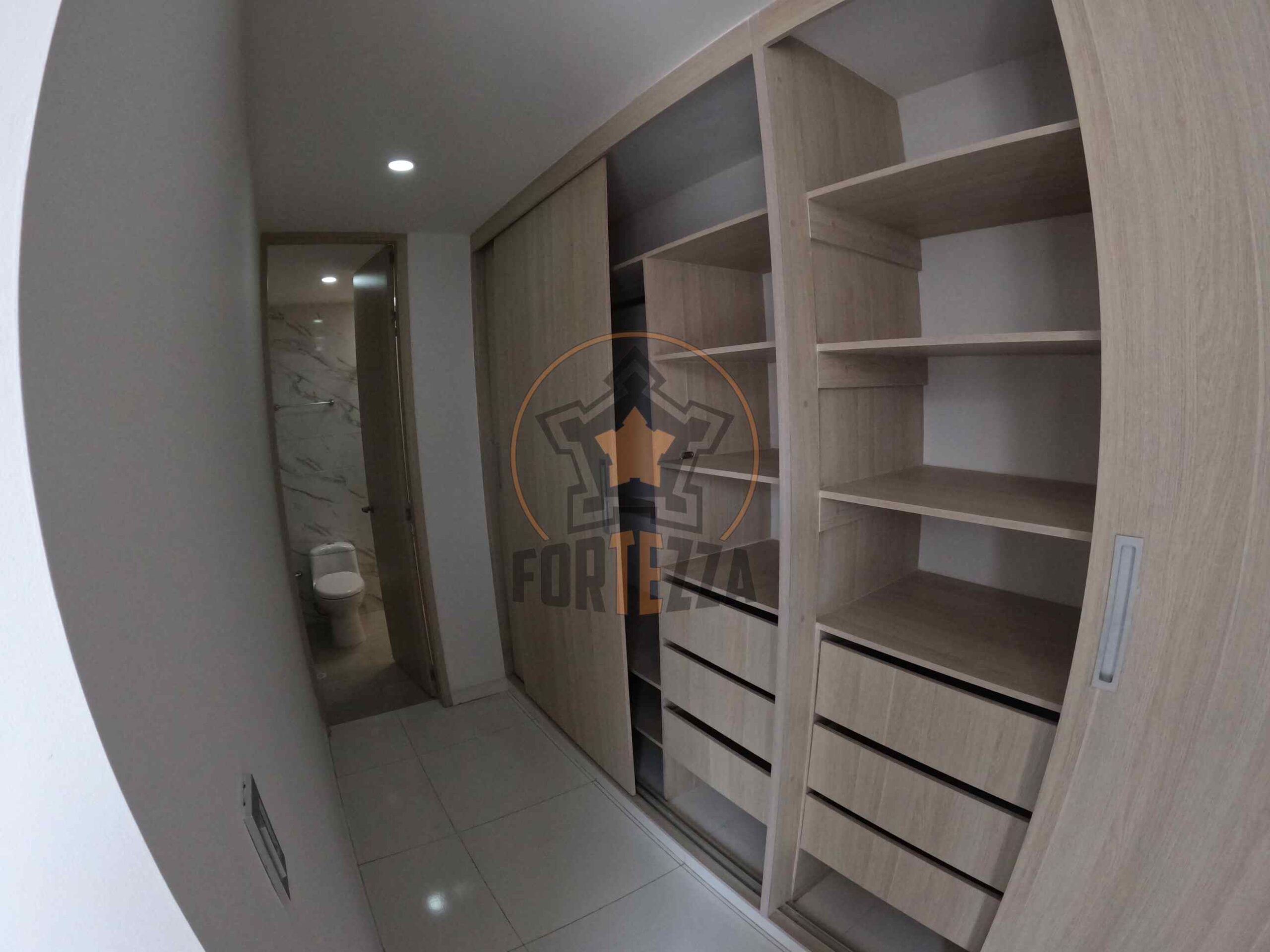 Espectacular casa en arriendo con acabados de lujo por la Av. Libertadores.