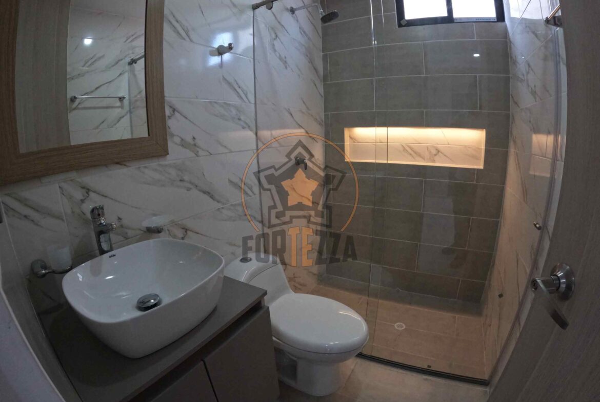 Espectacular casa en arriendo con acabados de lujo por la Av. Libertadores.
