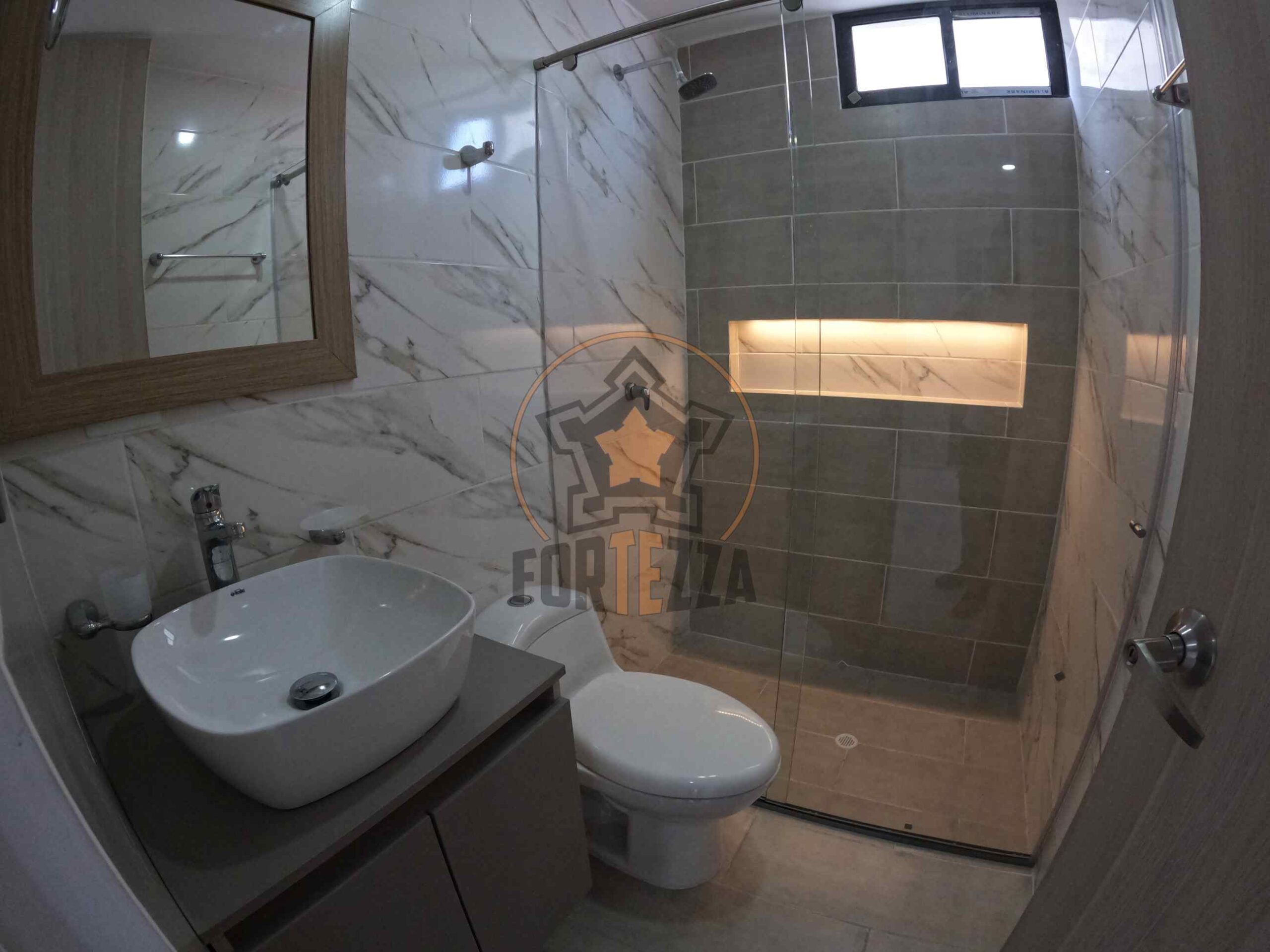 Espectacular casa en arriendo con acabados de lujo por la Av. Libertadores.