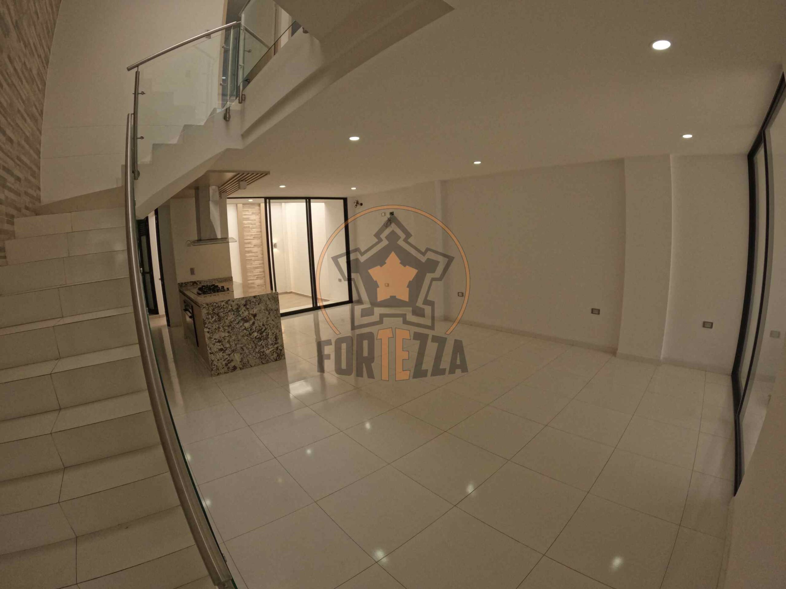 Espectacular casa en arriendo con acabados de lujo por la Av. Libertadores.