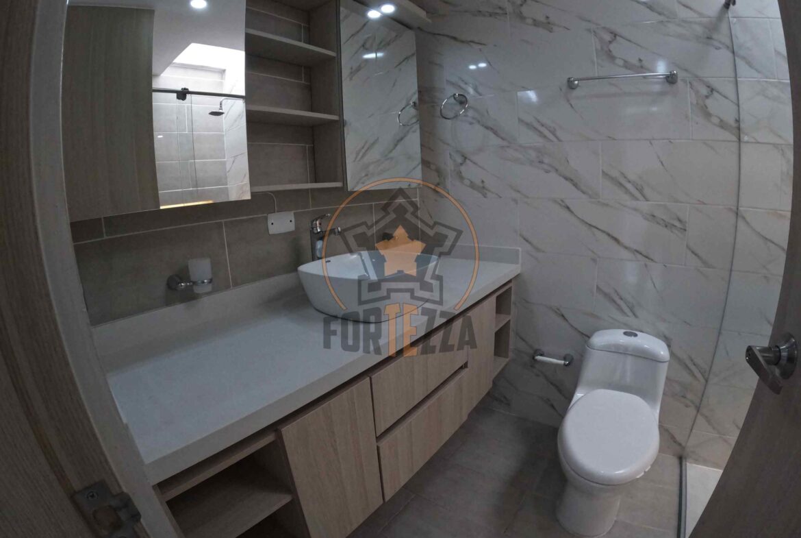Espectacular casa en arriendo con acabados de lujo por la Av. Libertadores.