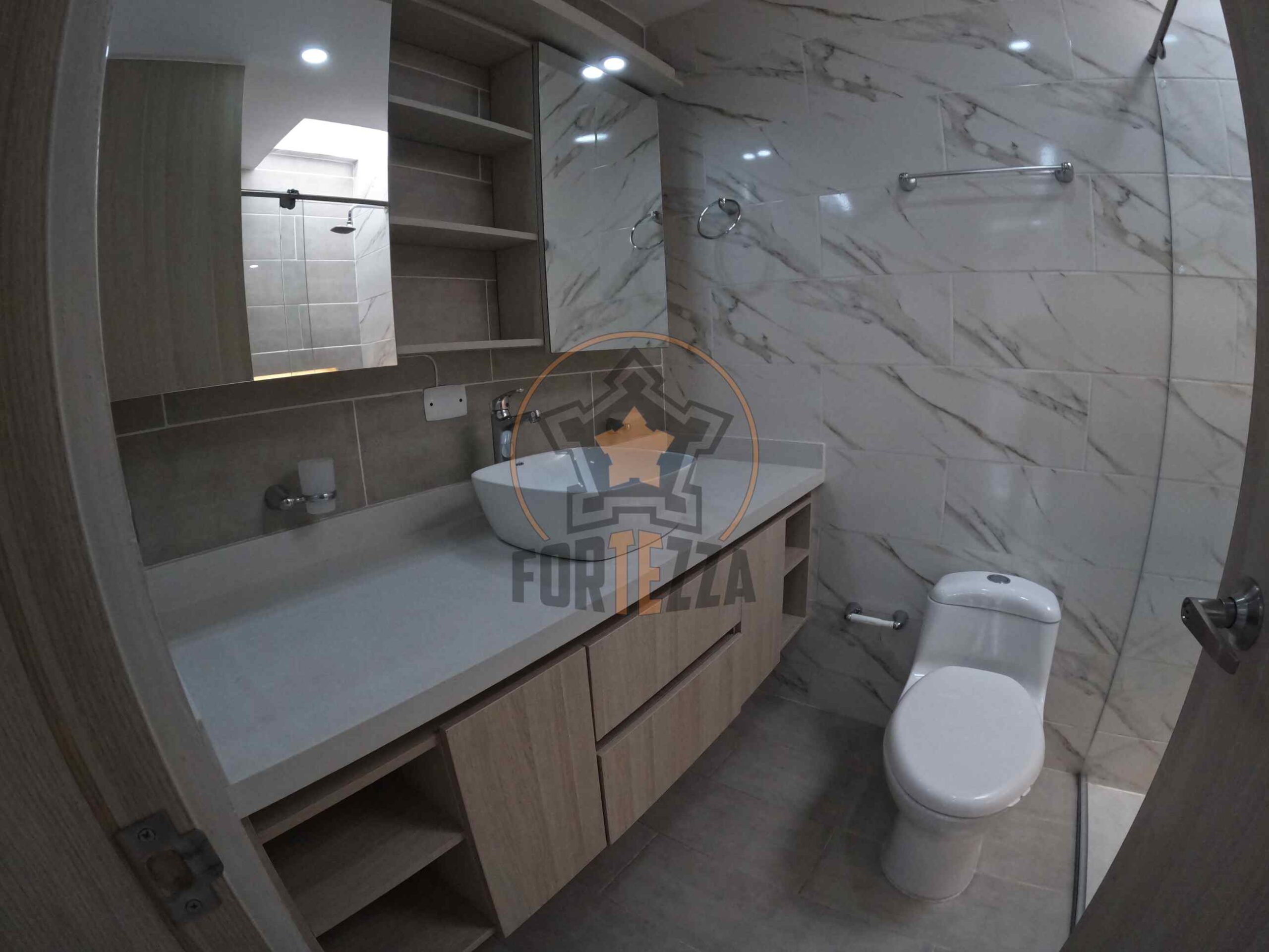 Espectacular casa en arriendo con acabados de lujo por la Av. Libertadores.