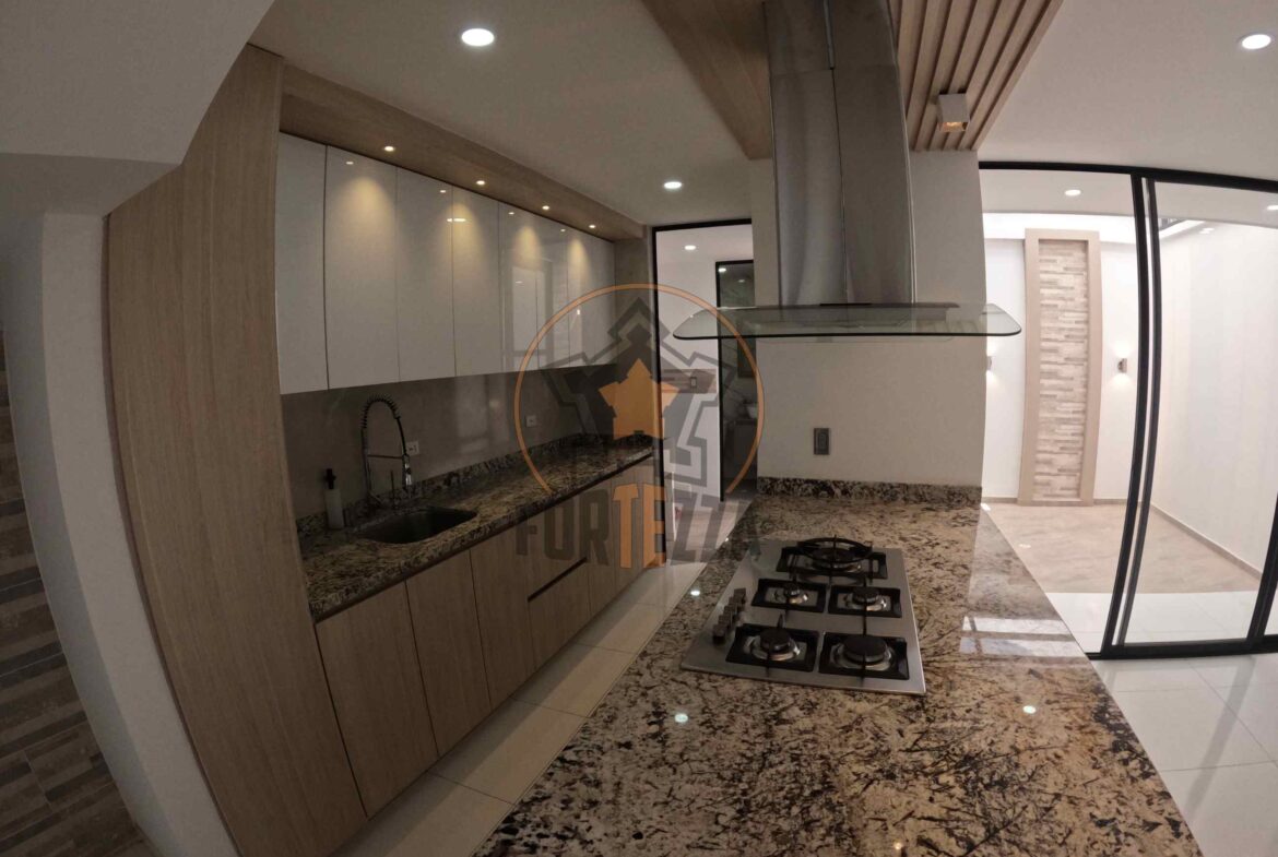 Espectacular casa en arriendo con acabados de lujo por la Av. Libertadores.