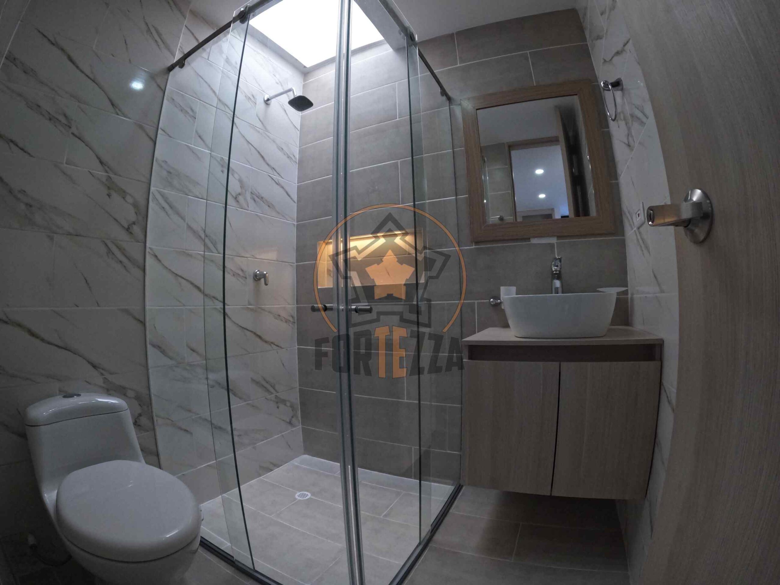 Espectacular casa en arriendo con acabados de lujo por la Av. Libertadores.