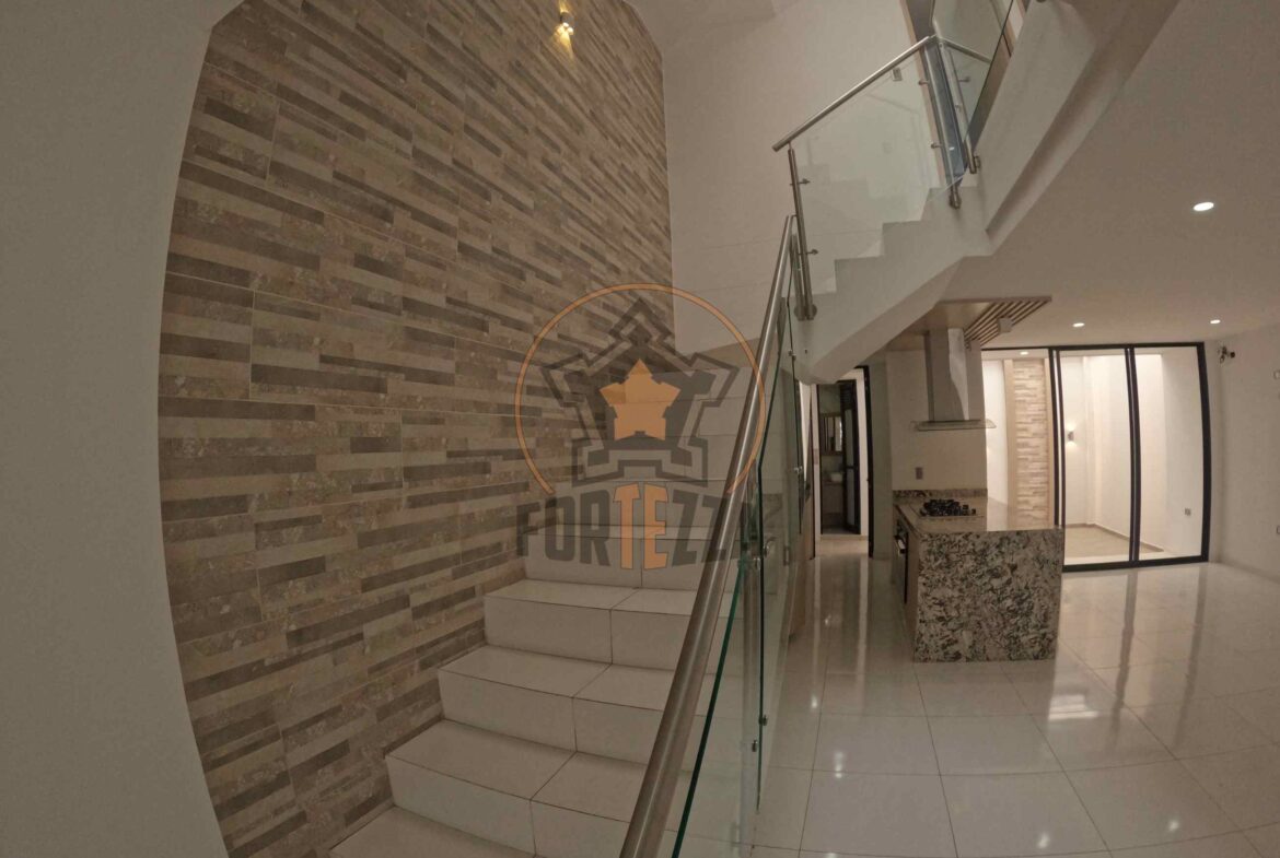 Espectacular casa en arriendo con acabados de lujo por la Av. Libertadores.