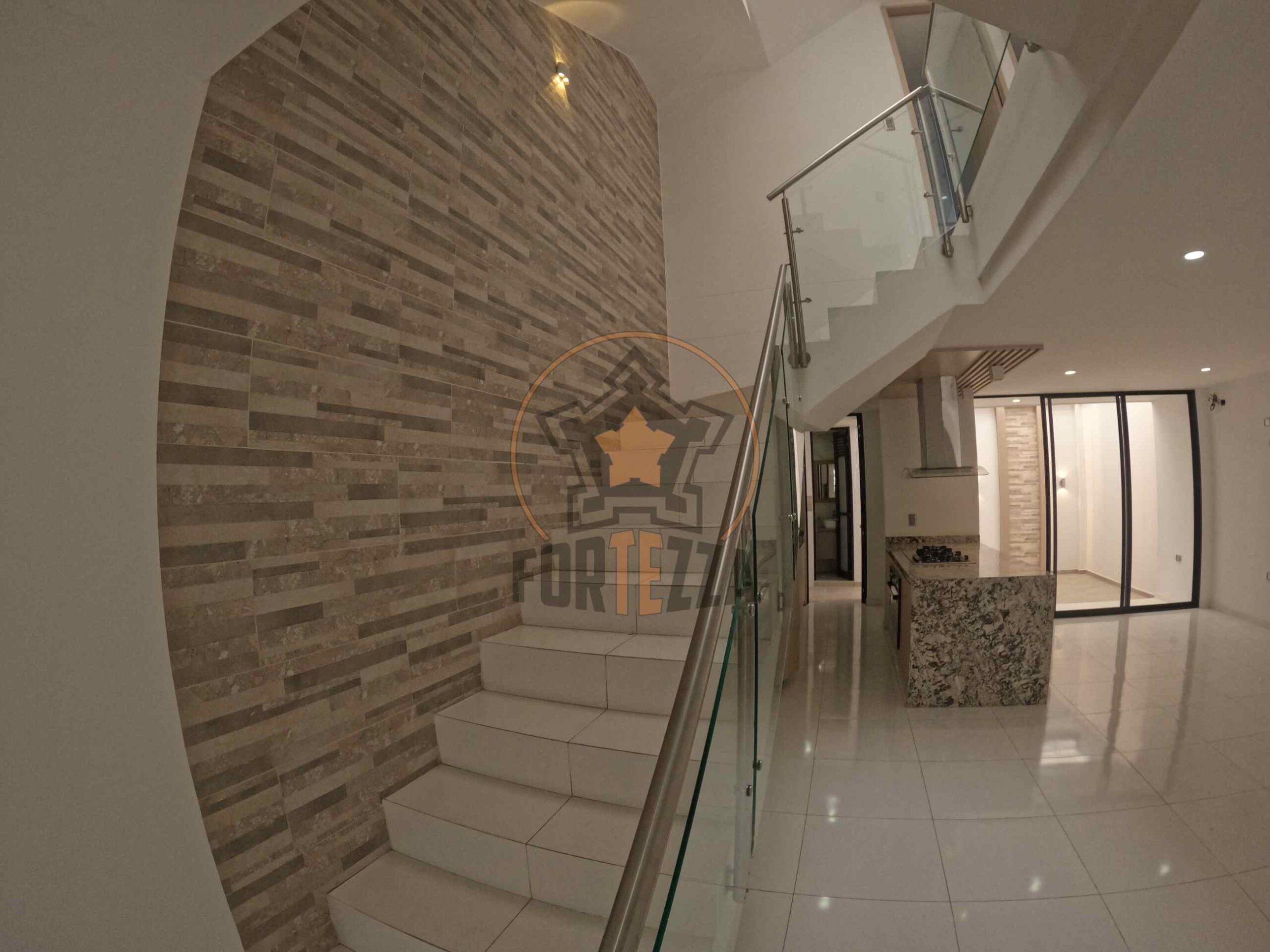 Espectacular casa en arriendo con acabados de lujo por la Av. Libertadores.