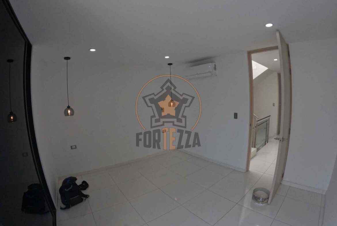 Espectacular casa en arriendo con acabados de lujo por la Av. Libertadores.