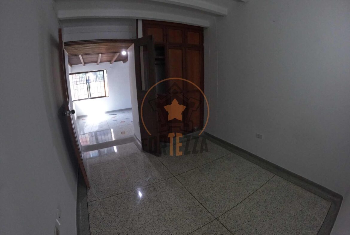 Casa en arriendo, conjunto cerrado por la avenida libertadores.