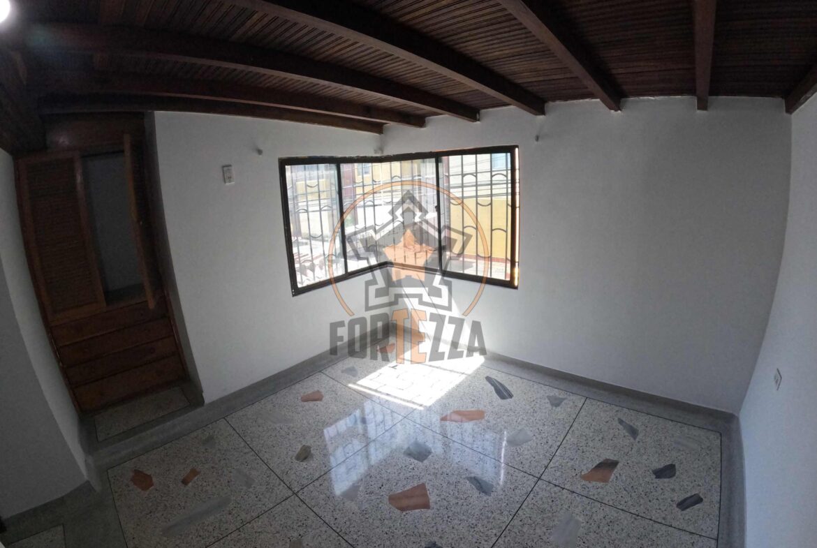 Casa en arriendo, conjunto cerrado por la avenida libertadores.