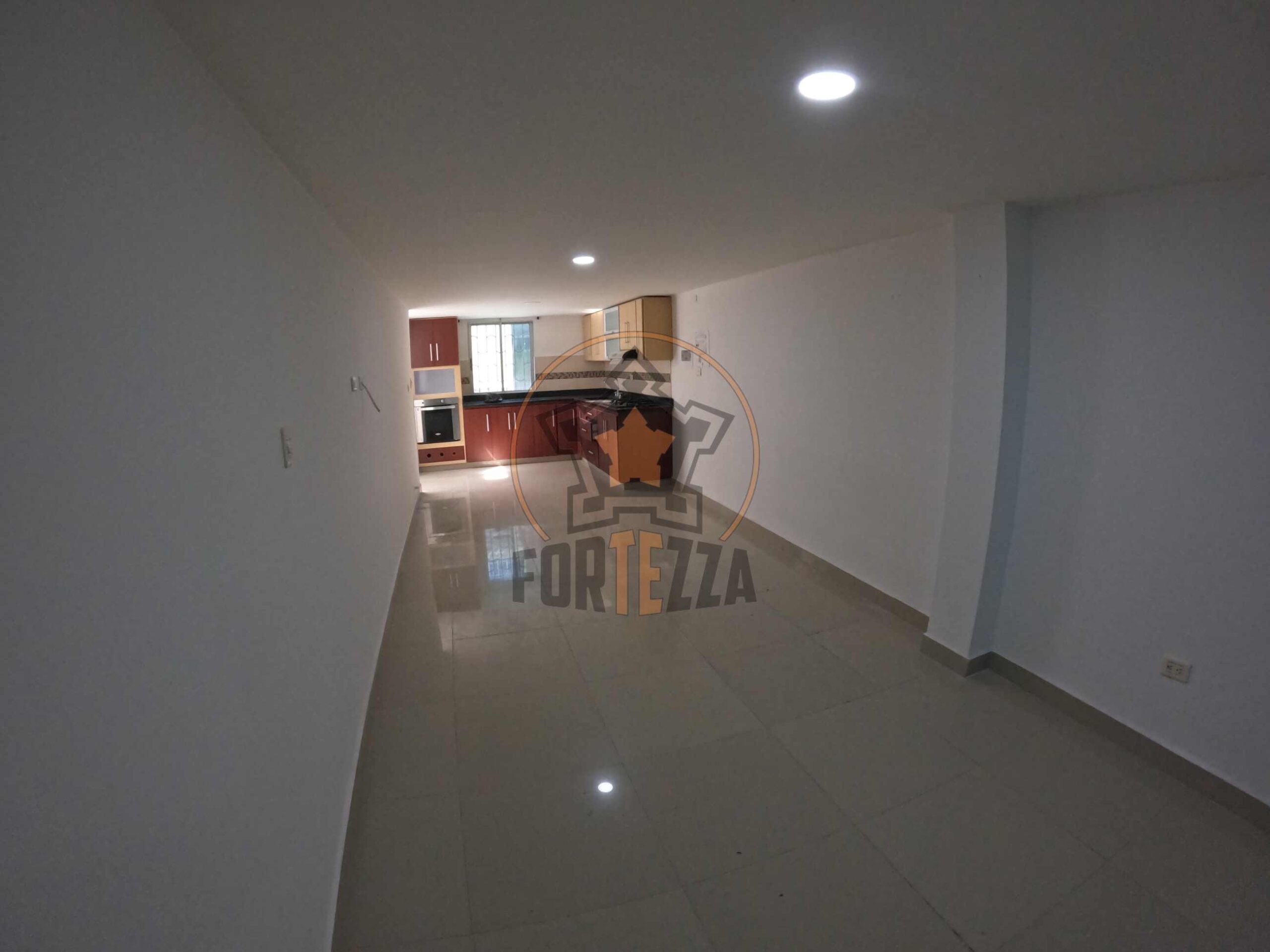Casa en arriendo, conjunto cerrado por la avenida libertadores.