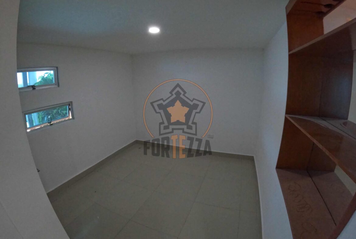 Casa en arriendo, conjunto cerrado por la avenida libertadores.