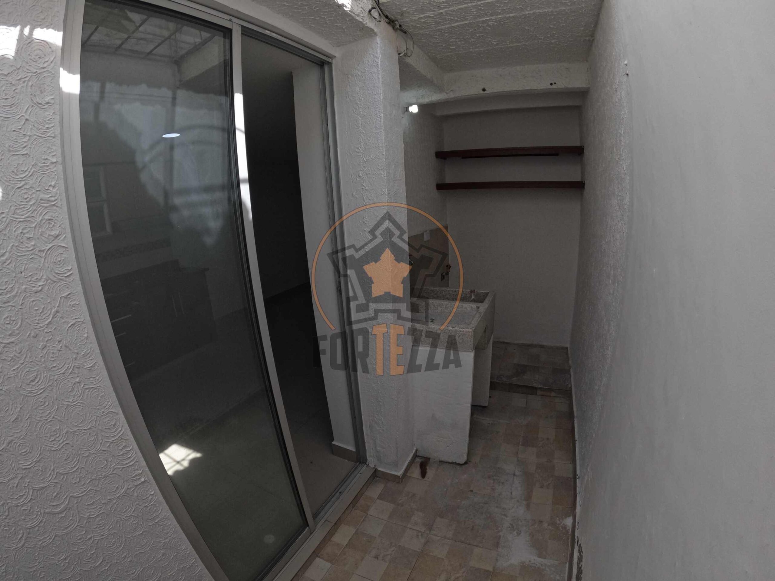 Casa en arriendo, conjunto cerrado por la avenida libertadores.